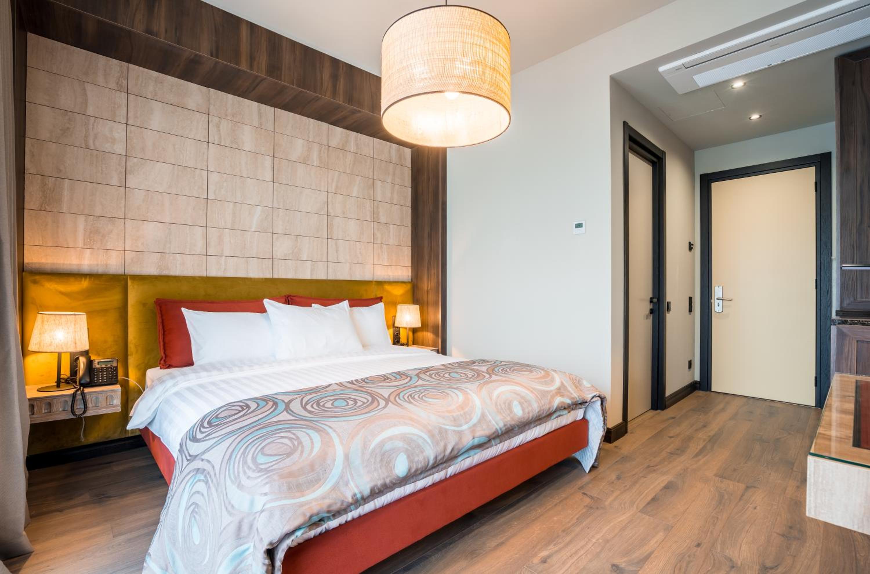 Deluxe Double Room with Balcony - Photo 8