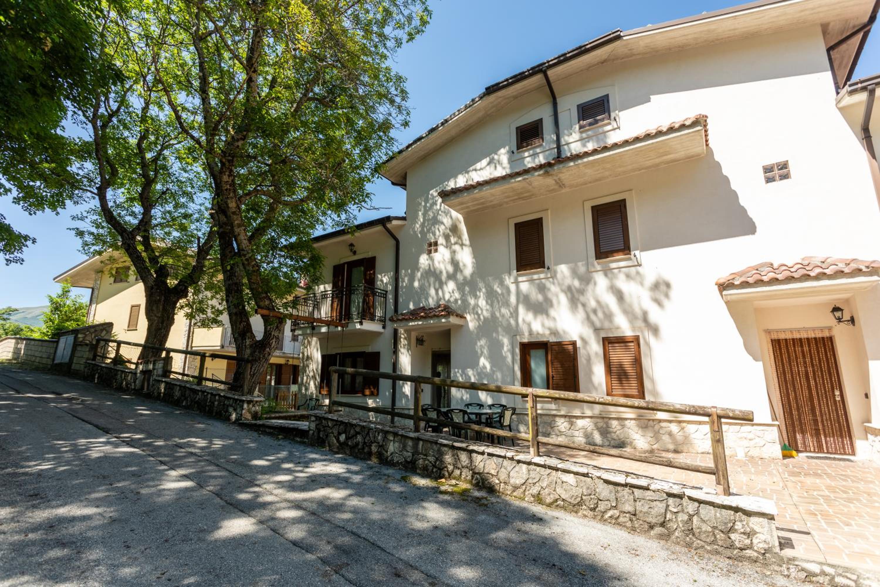 Three-Bedroom House photo 2