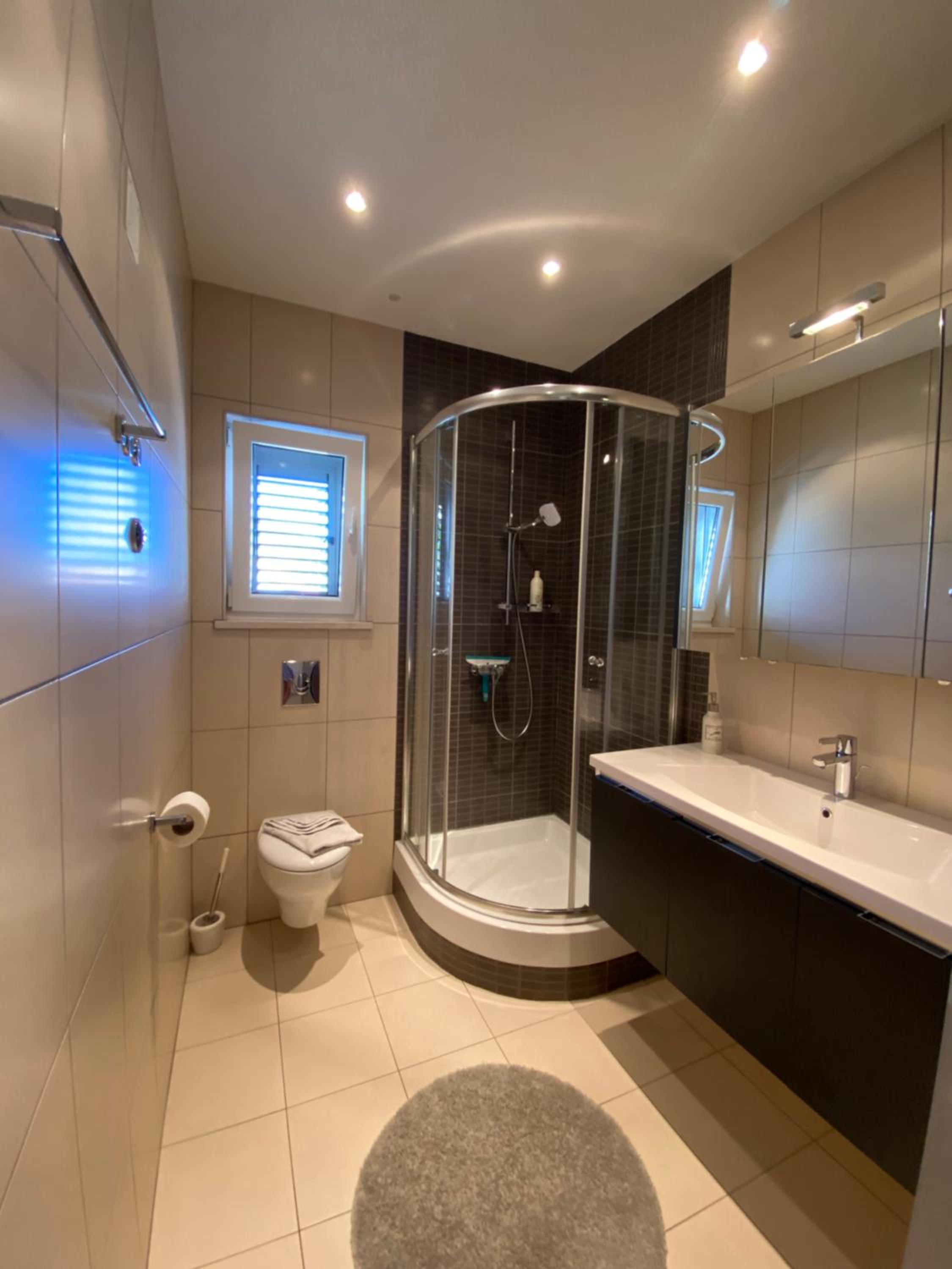One-Bedroom Apartment with Balcony and Sea View photo 3