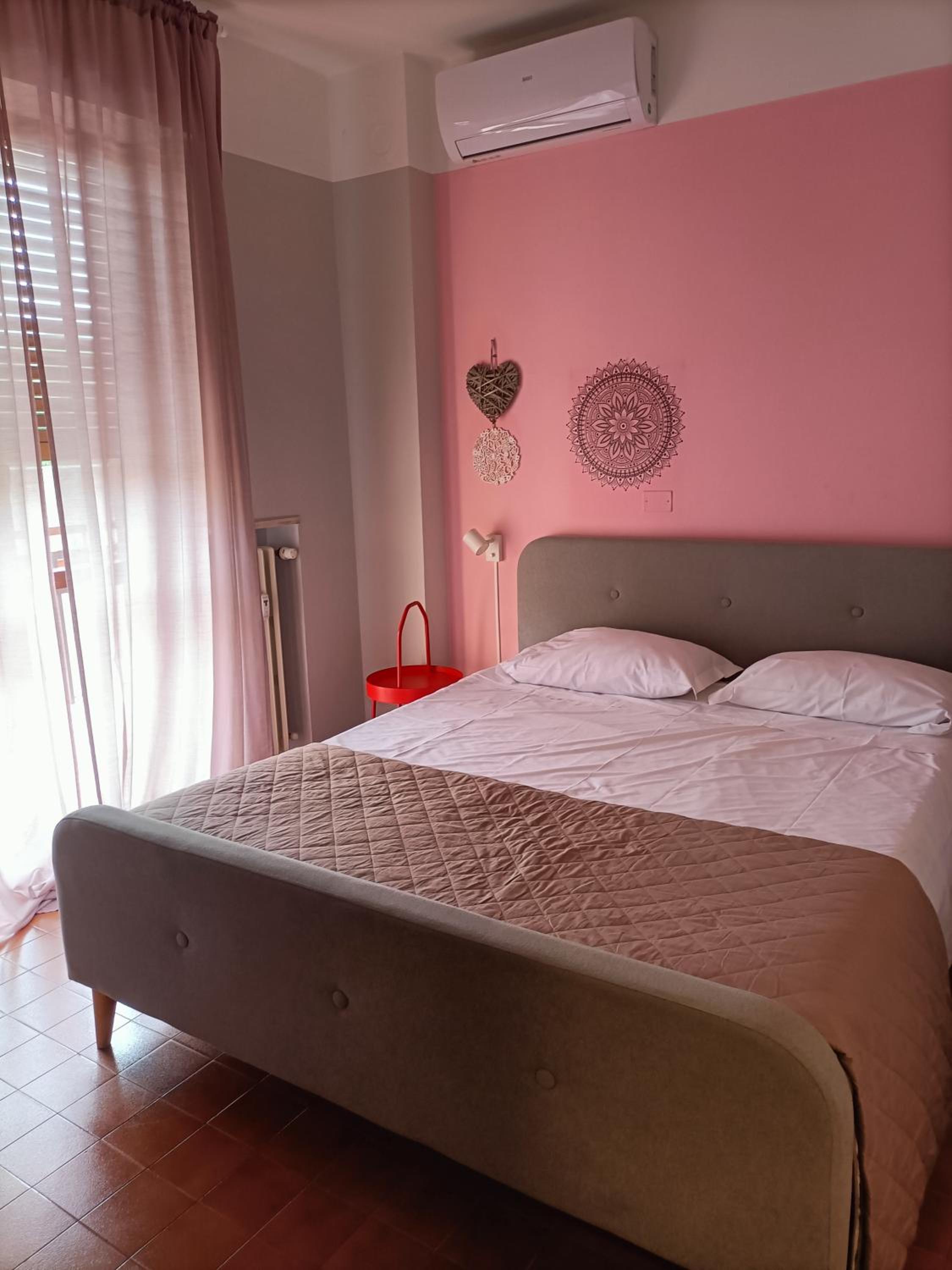 Double Room with Balcony - Photo 12