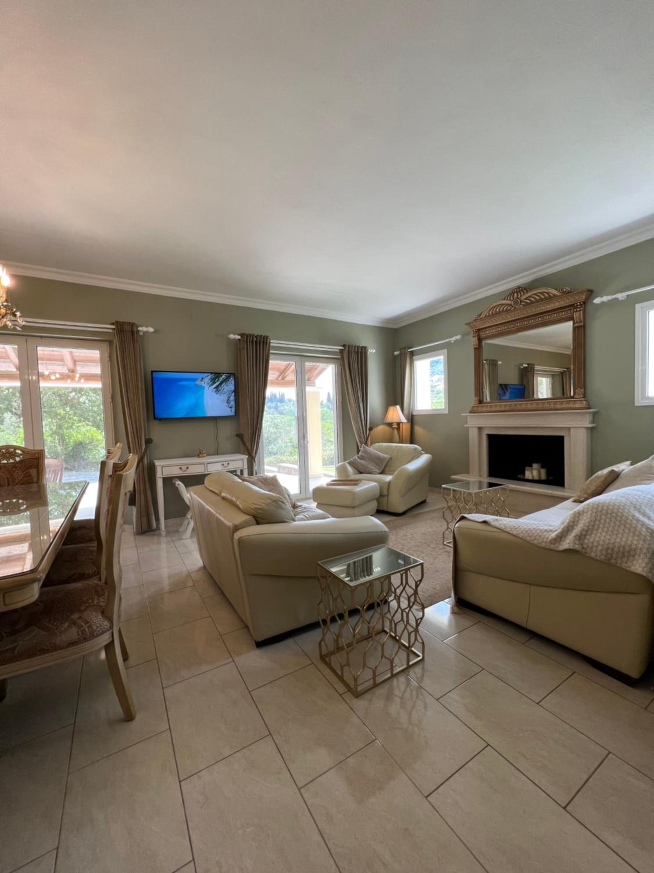 Three-Bedroom Villa photo 1