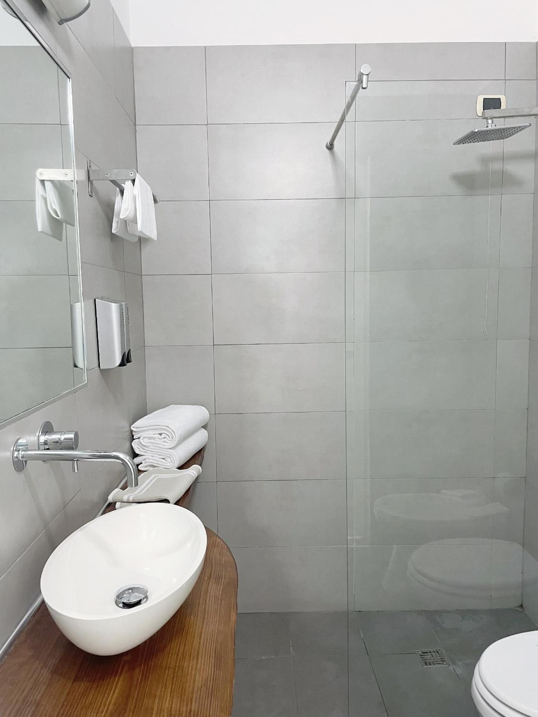 Double or Twin Room with Sea View - Photo 6