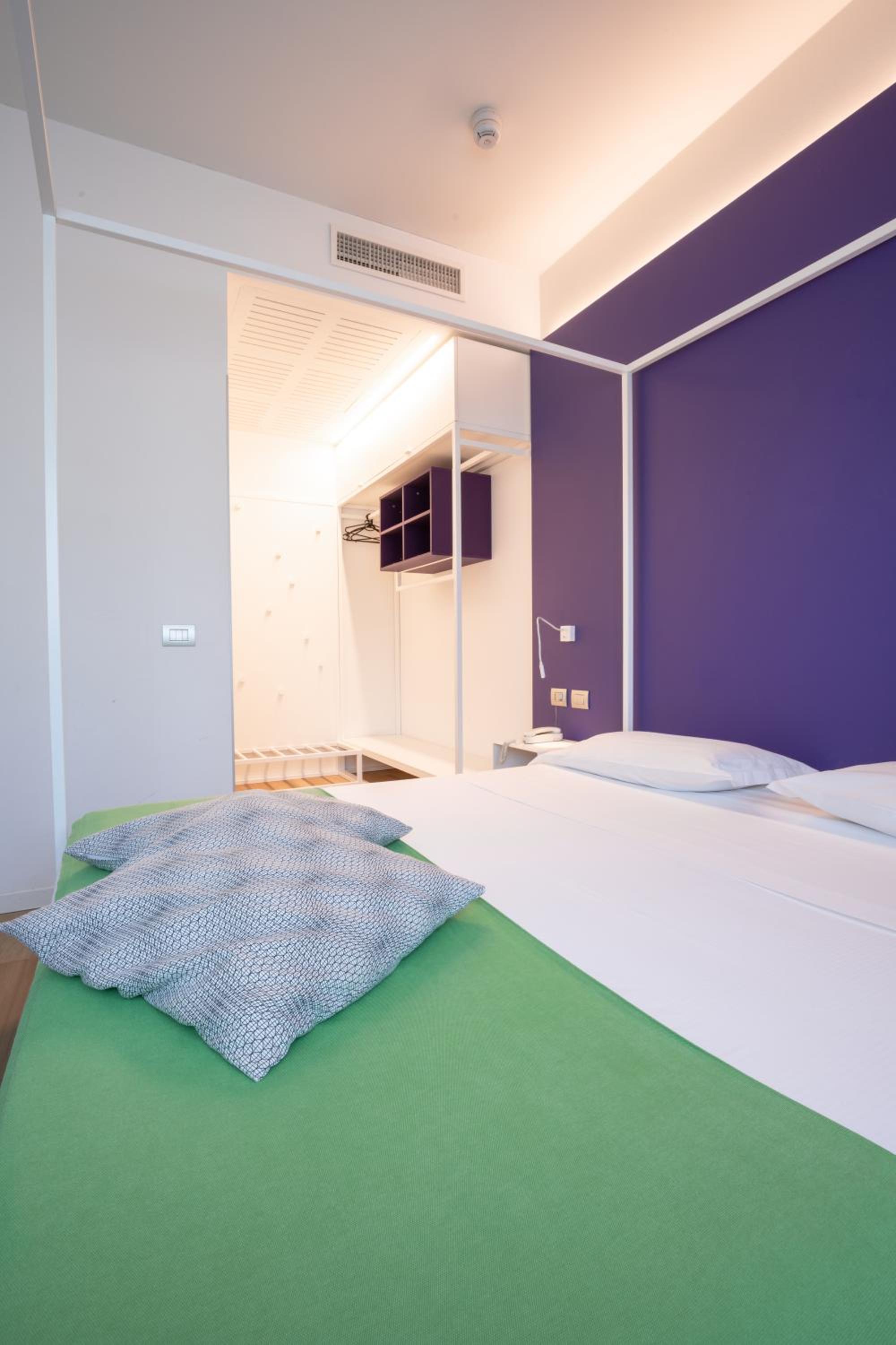 Suite - Photo 13