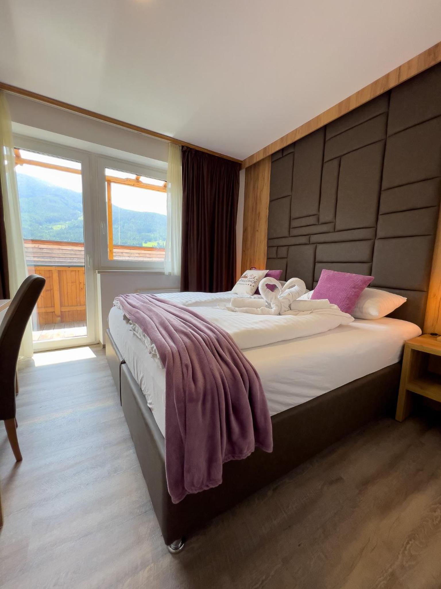 Apartment with Mountain View