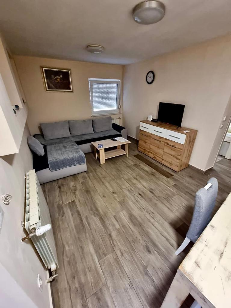 One-Bedroom Apartment - Photo 3