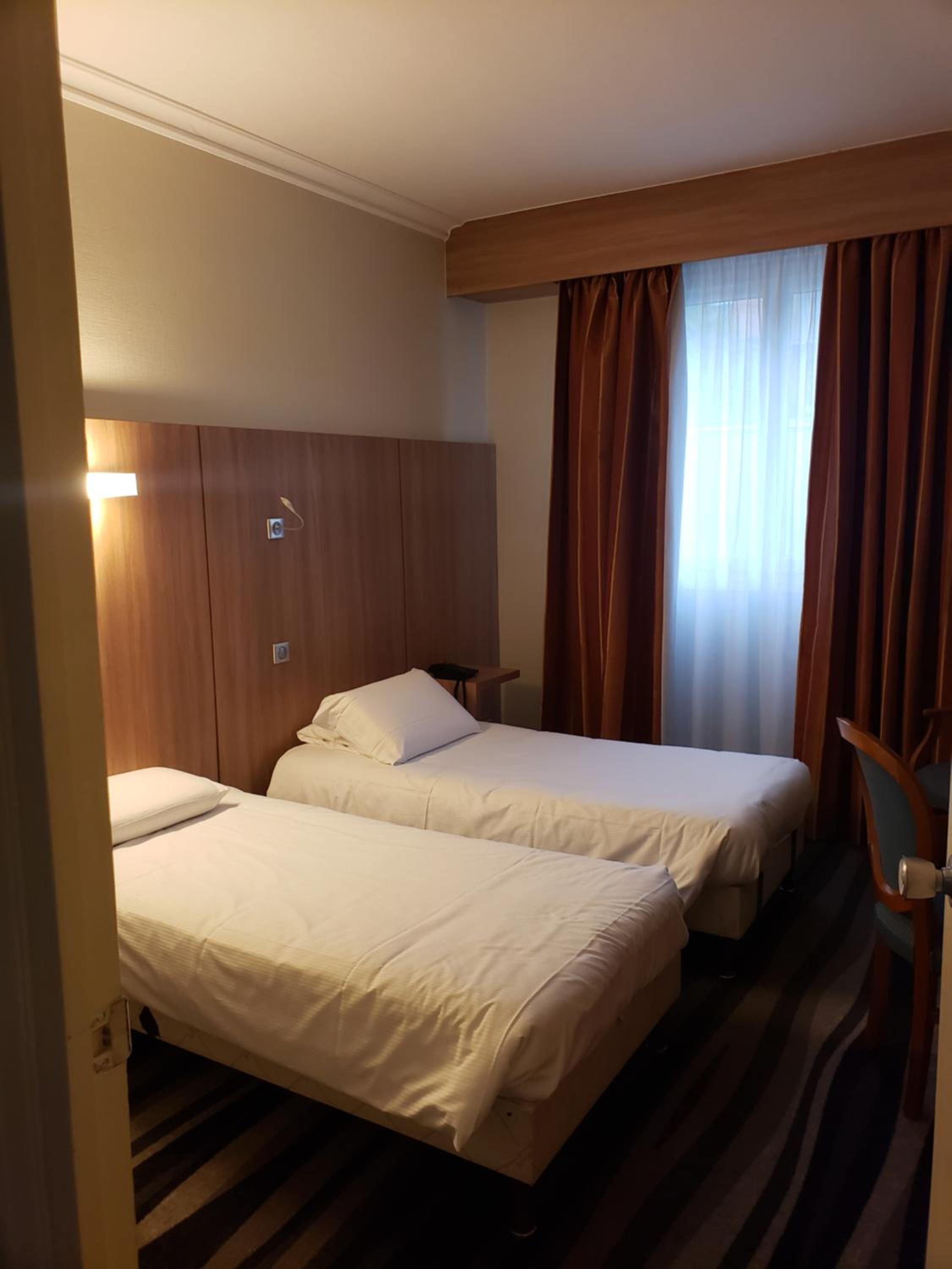 1 Double Bed 2 Single Beds photo 3
