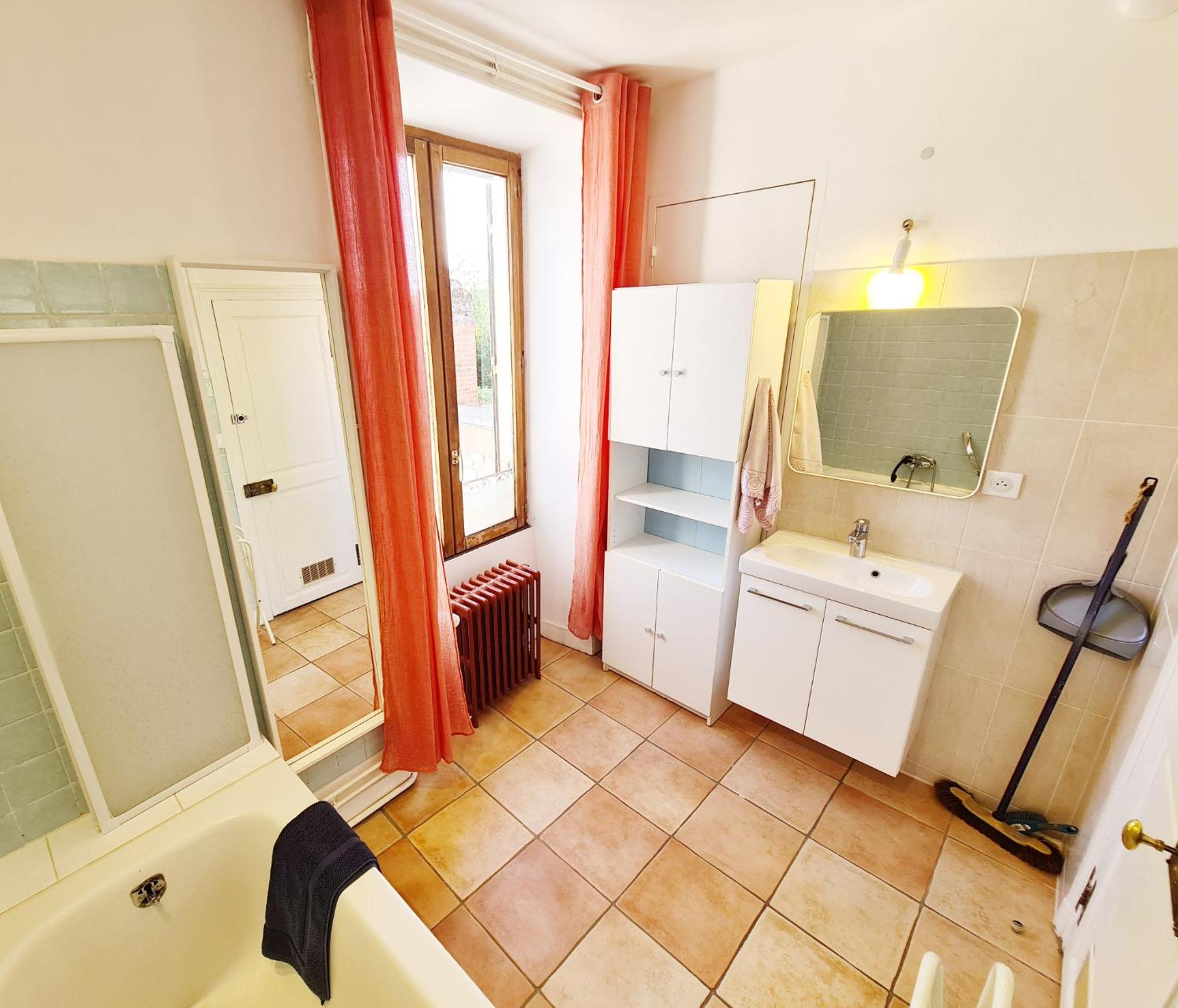 Three-Bedroom Apartment - Photo 5