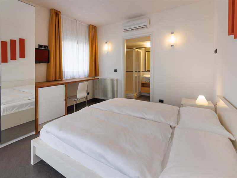 Double or Twin Room with Garden View - Photo 1