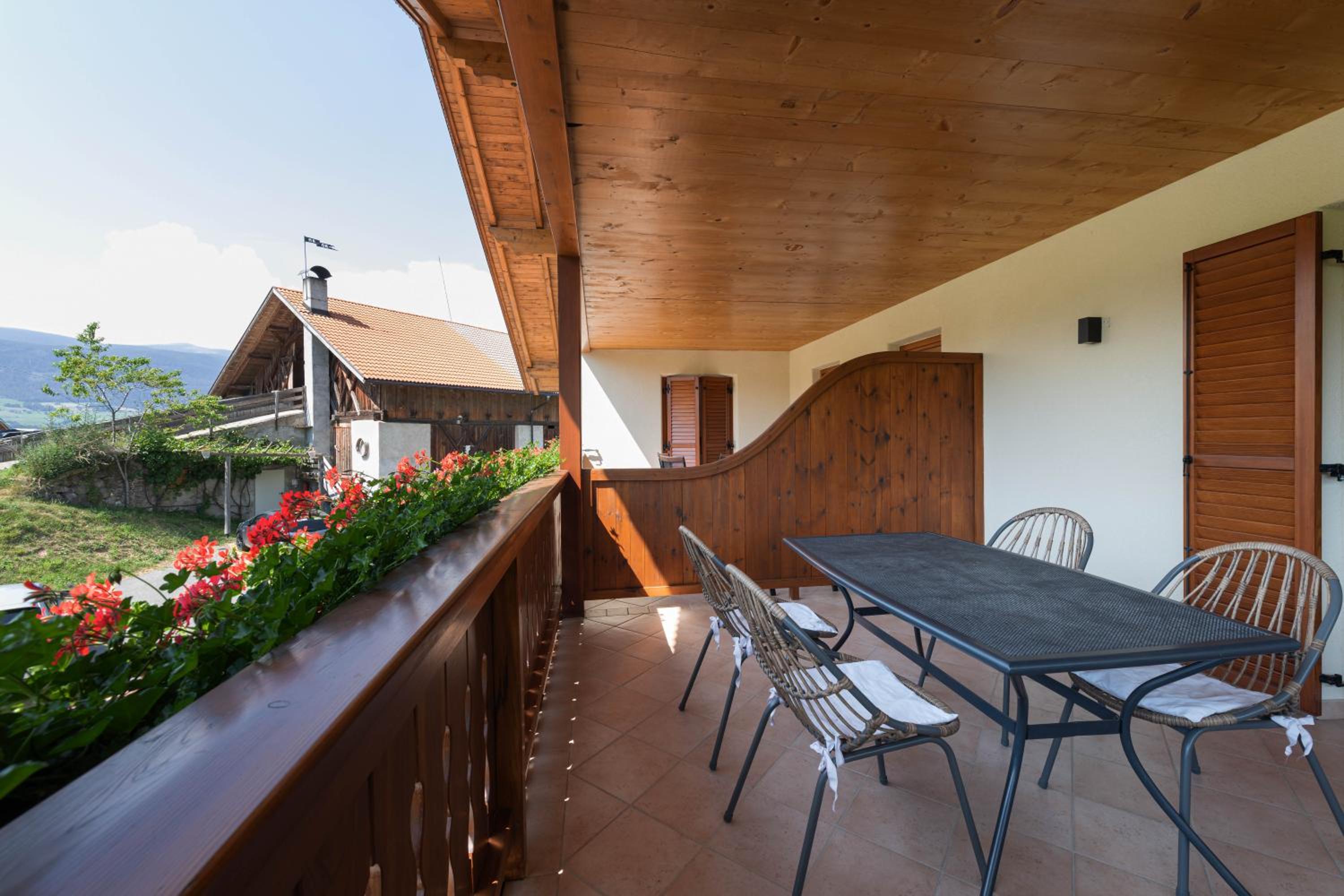 Two-Bedroom Apartment with Balcony and Terrace photo 2
