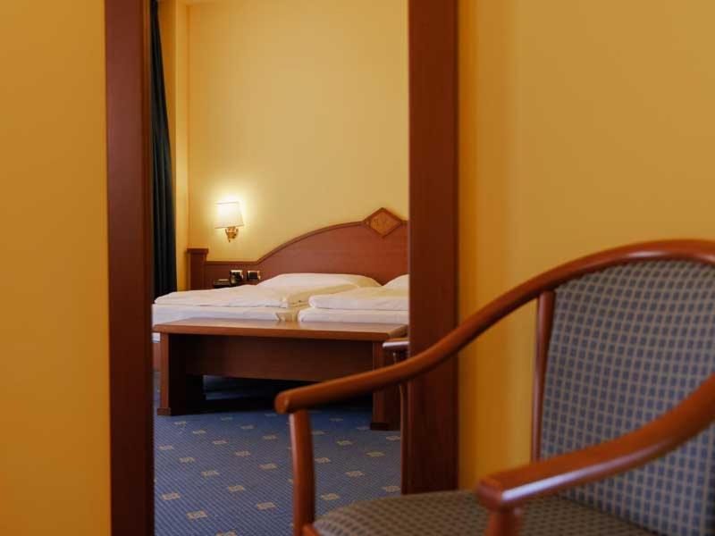 Quadruple Room with Lake View - Photo 1