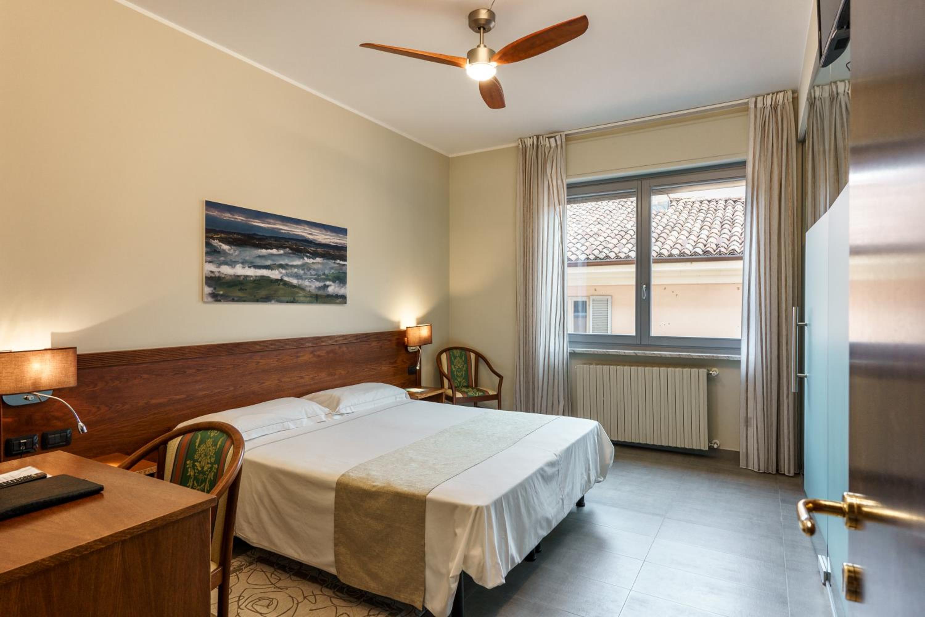 Standard Double Room - Photo 3