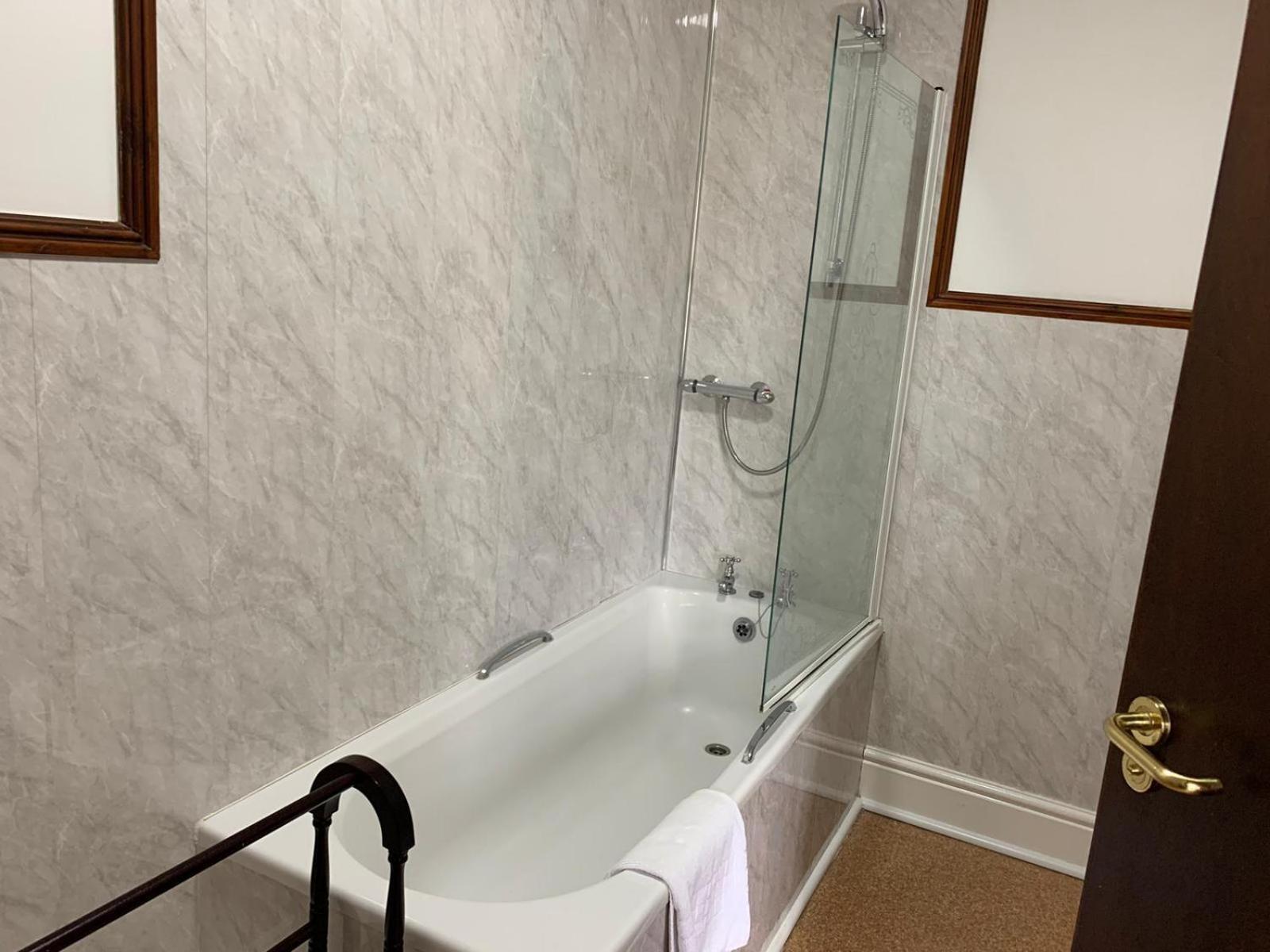 Standard Twin Room - Photo 2