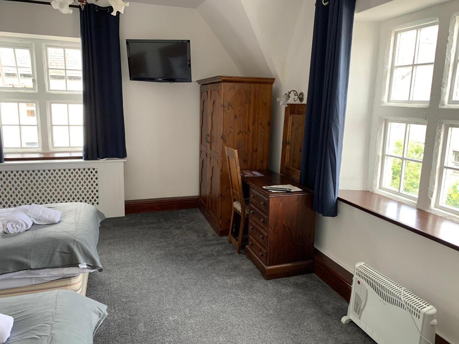 Standard Twin Room - Photo 1