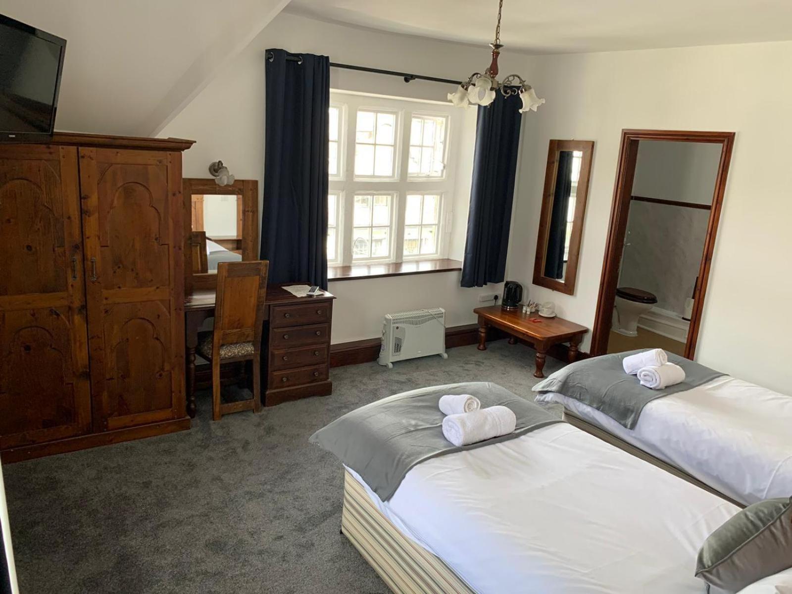 Standard Twin Room - Photo 3