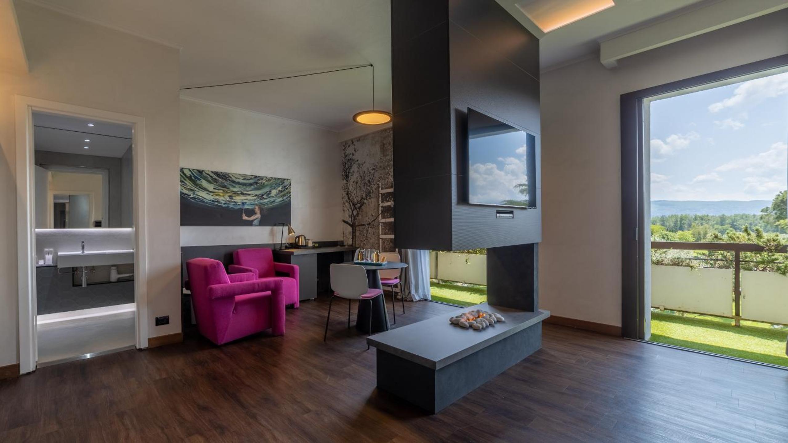 Suite with Spa Access - Photo 3
