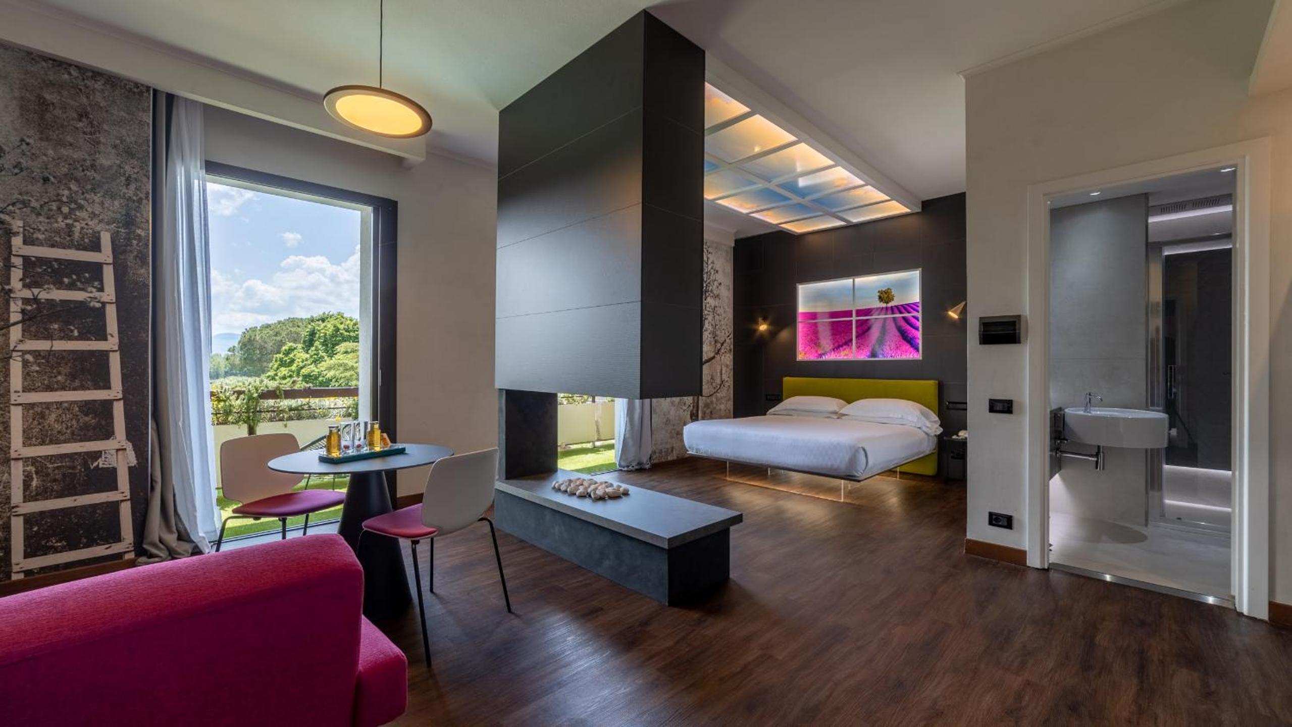 Suite with Spa Access - Photo 2