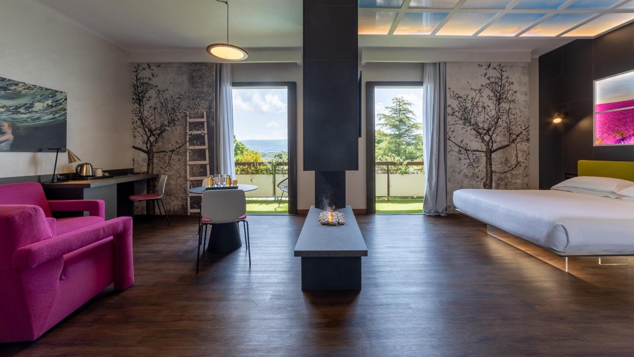 Suite with Spa Access - Photo 1