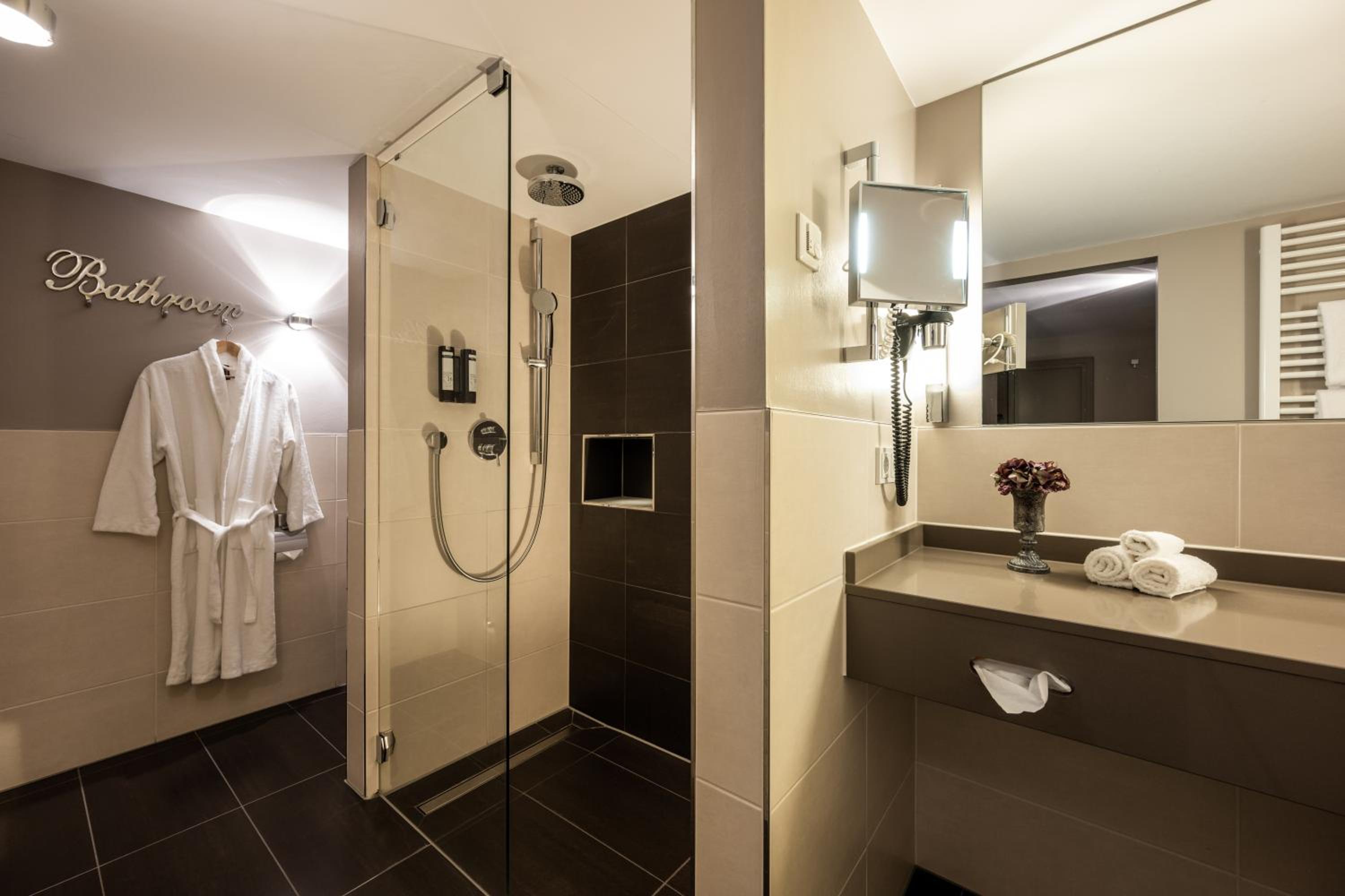 Deluxe Double Room with Balcony photo 3