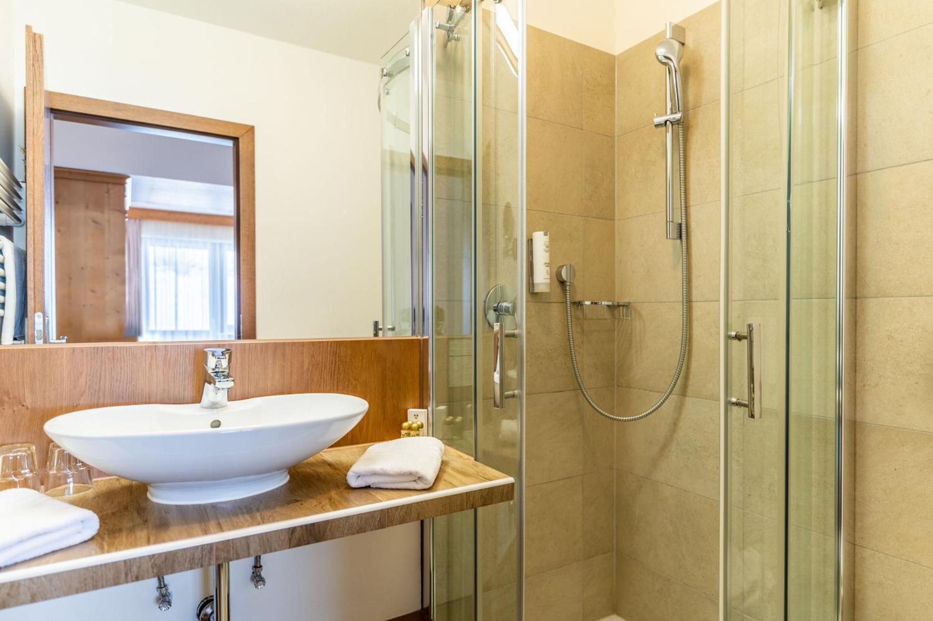 Komfort Double Room with Balcony - Photo 2
