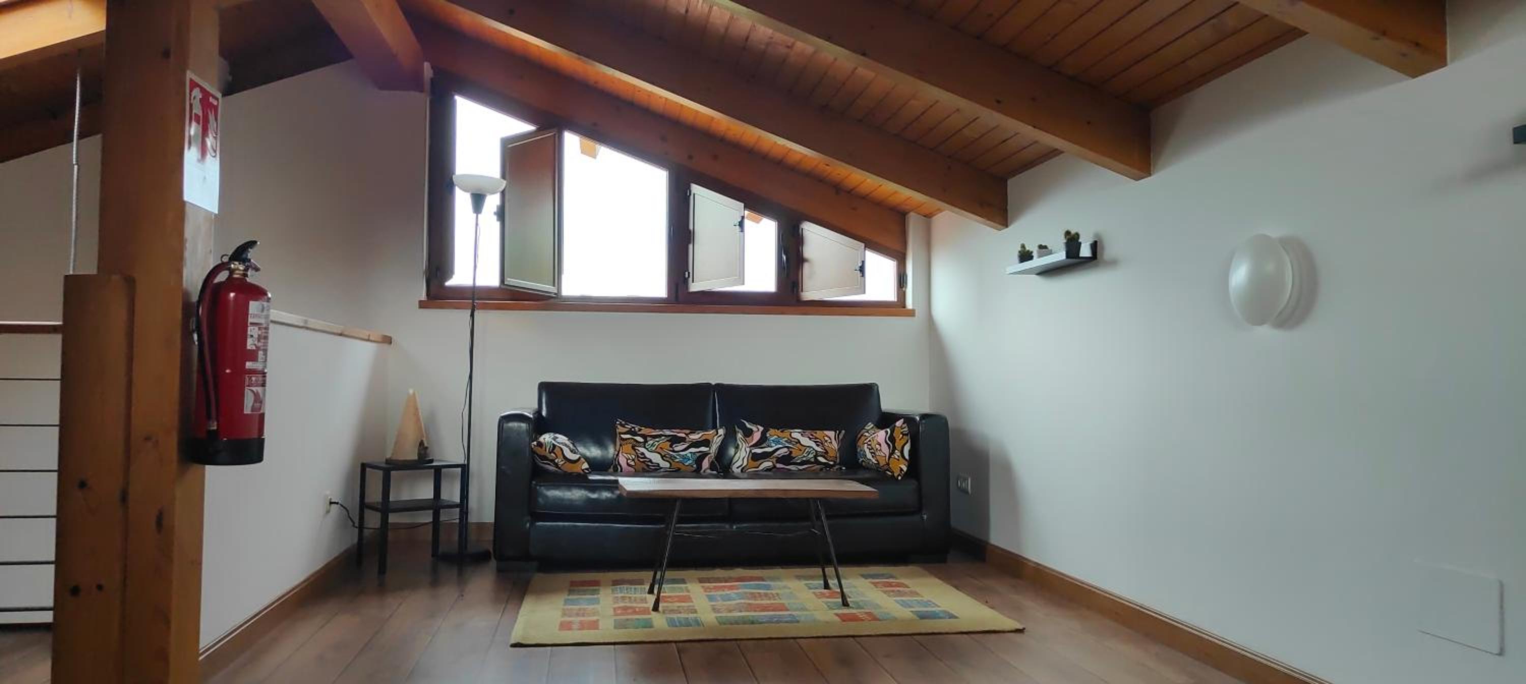 Three-Bedroom House photo 3