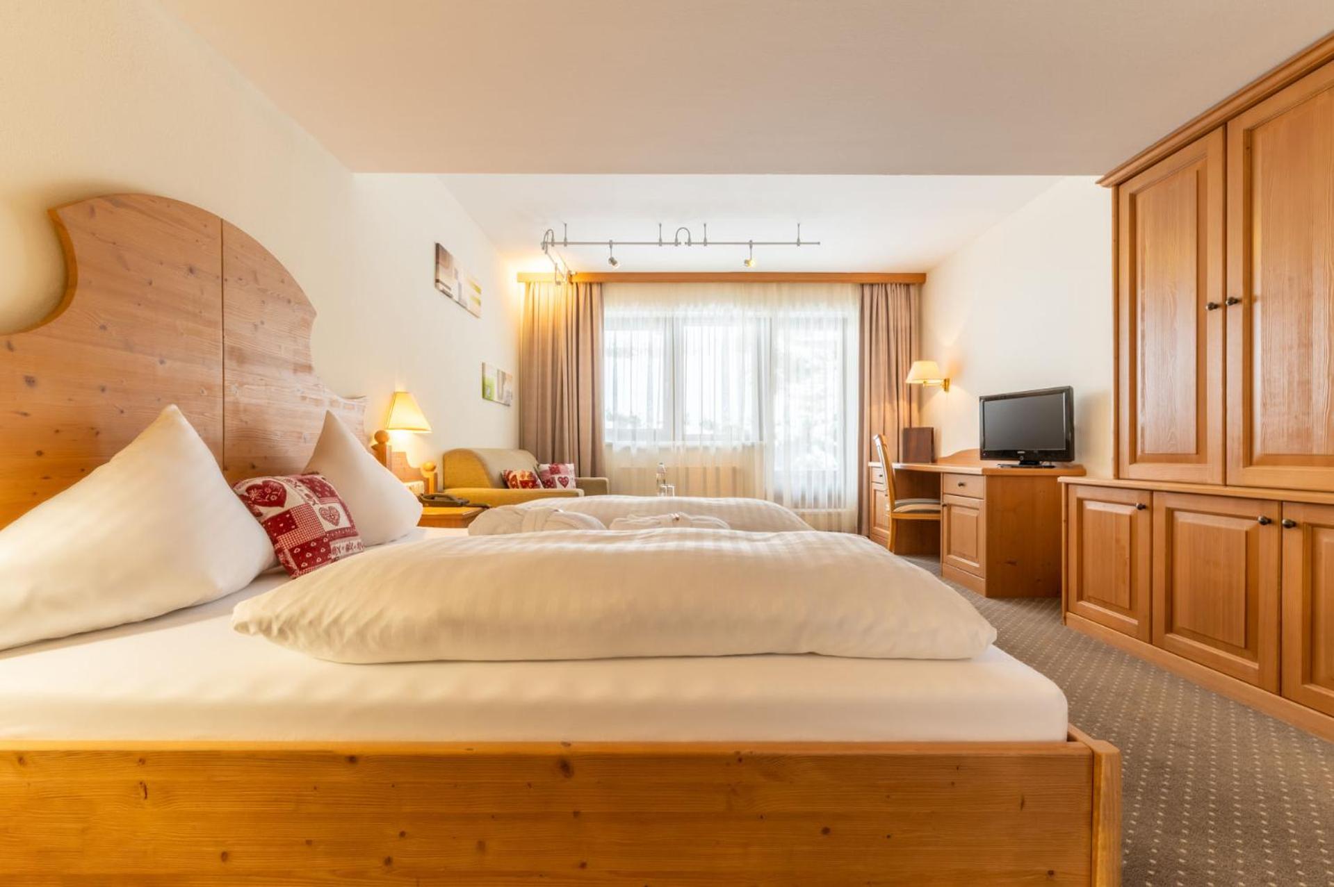 Double Room with Balcony and Mountain View - Photo 4