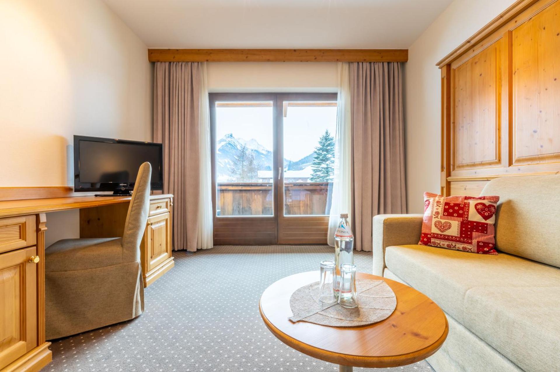 Superior Double Room with Balcony and Mountain View - Photo 3