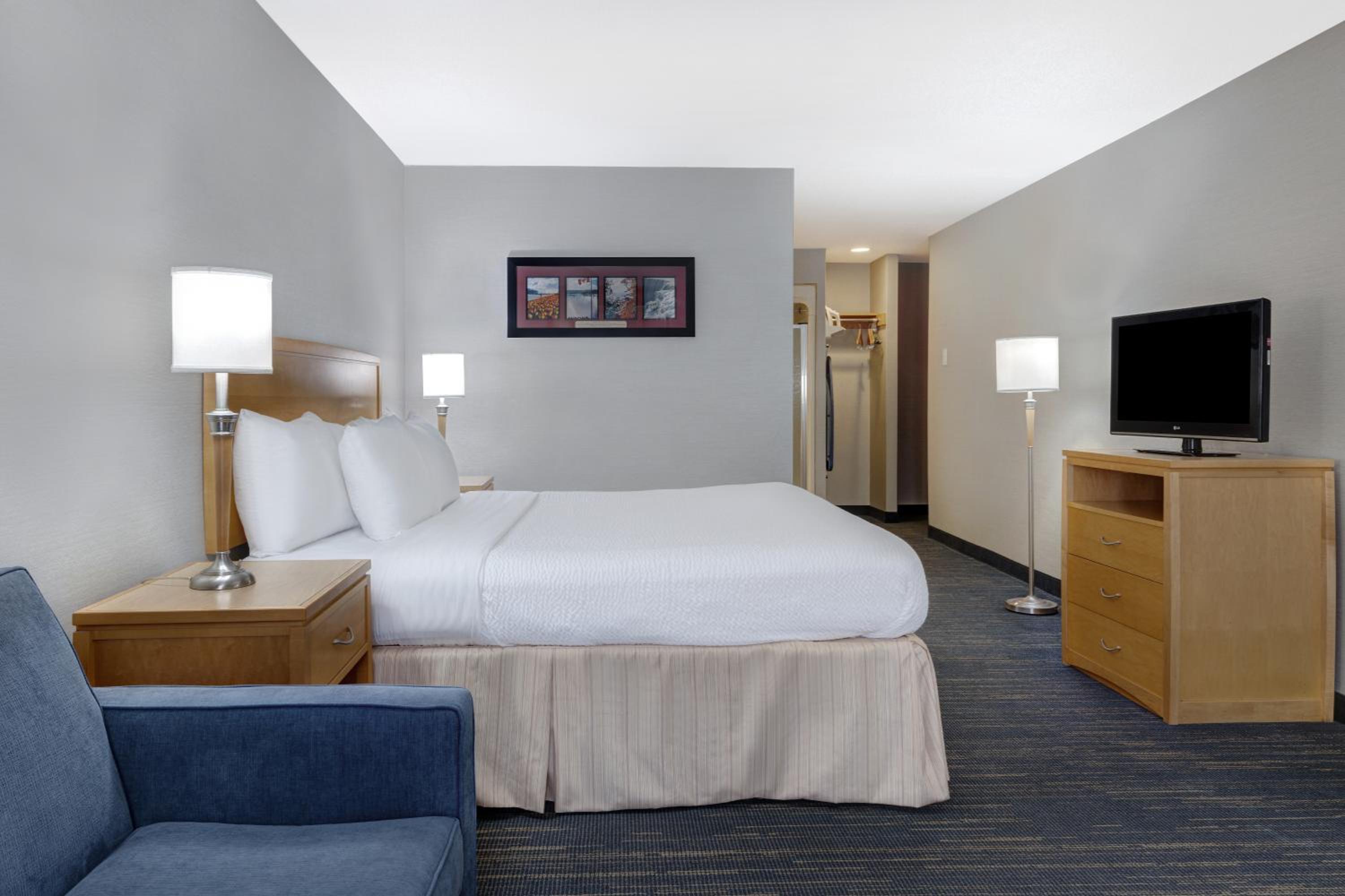 Deluxe King Room with Hot Tub - Non-Smoking