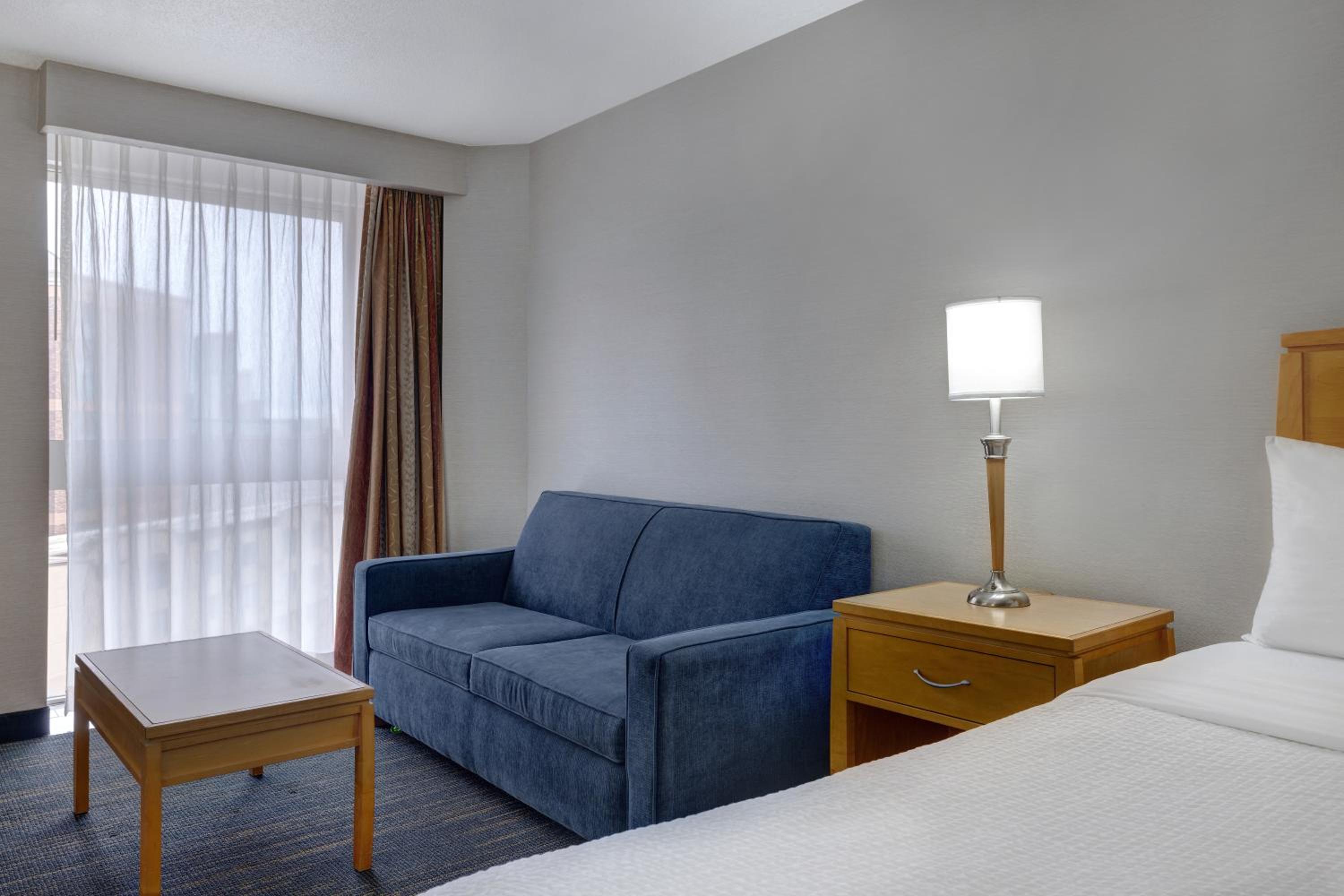 Deluxe King Room with Hot Tub - Non-Smoking