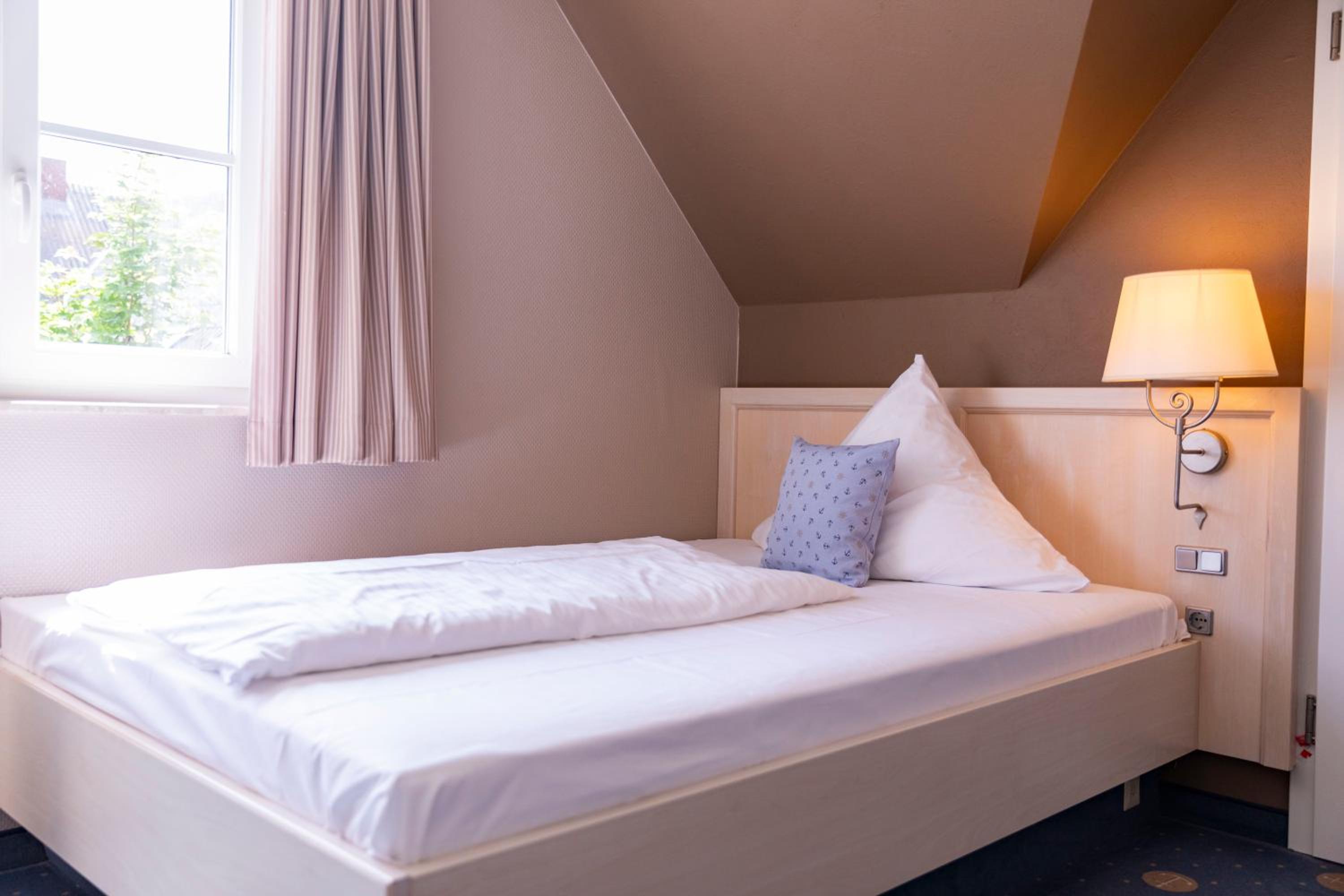 Single Room photo 2