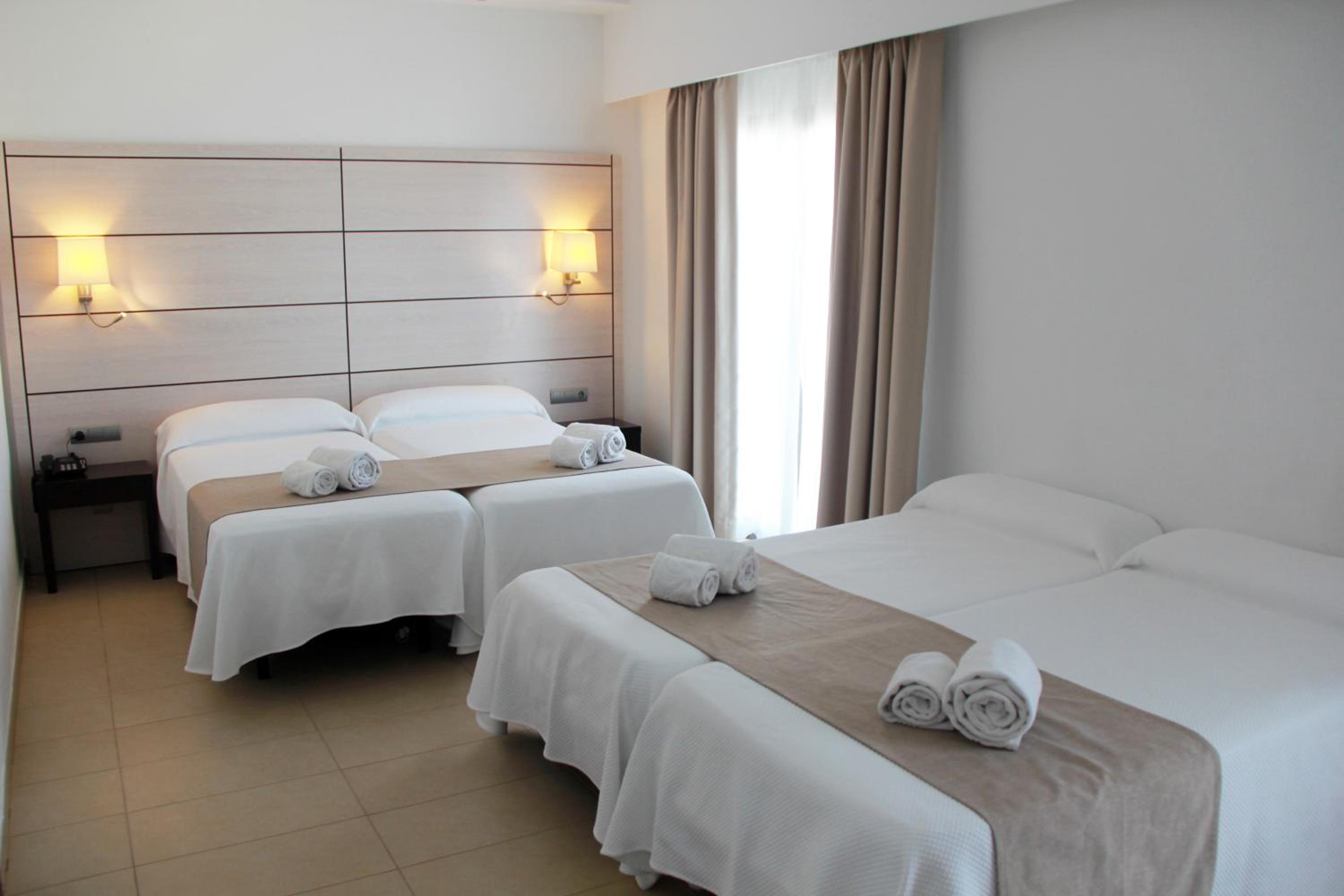 Standard Quadruple Room - Photo 3