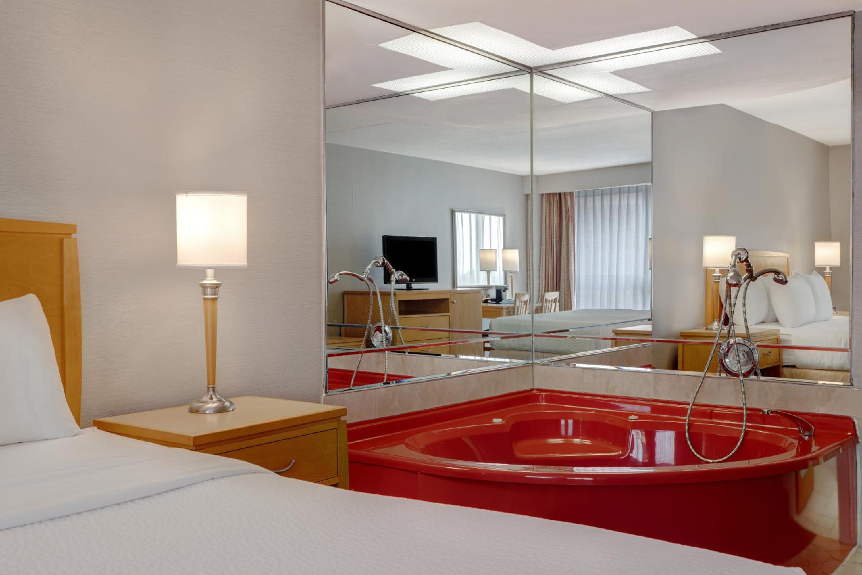 King Room with Hot Tub - Non-Smoking