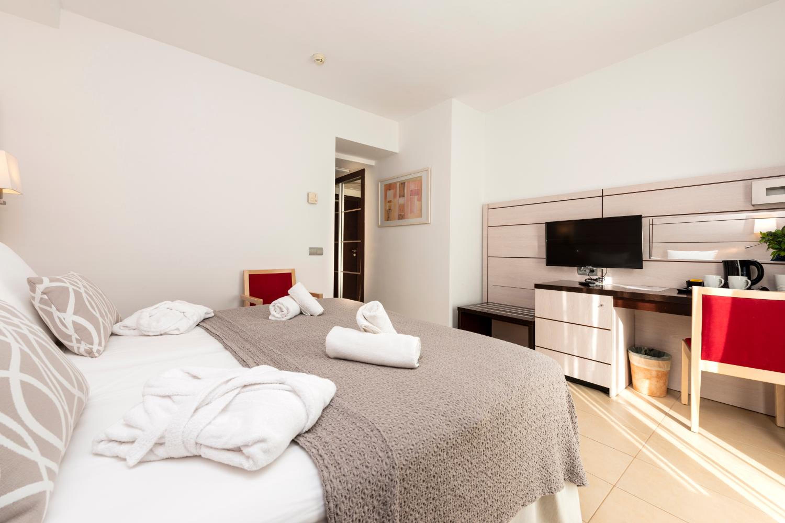 Deluxe Twin Room - Photo 1