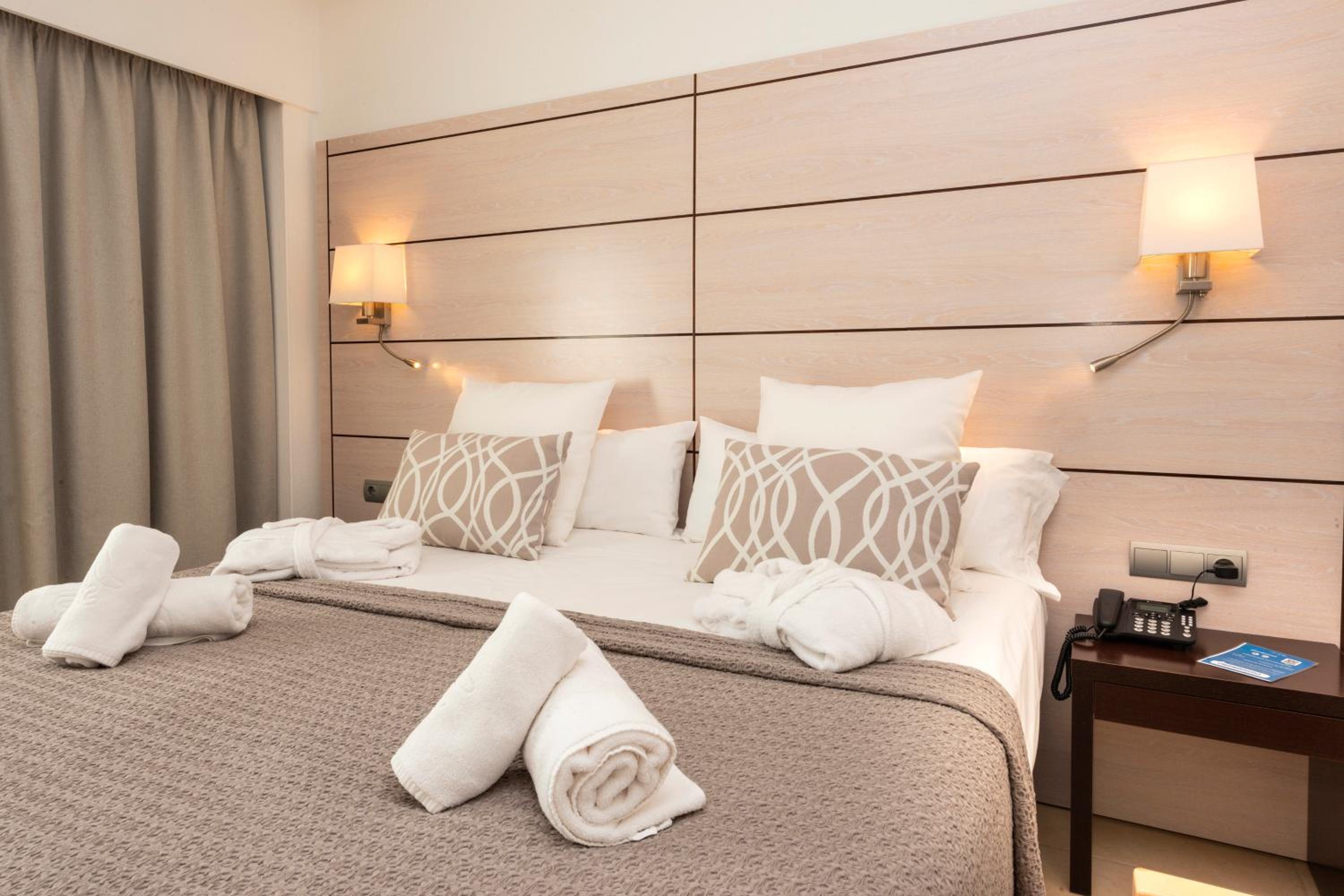 Deluxe Twin Room - Photo 2