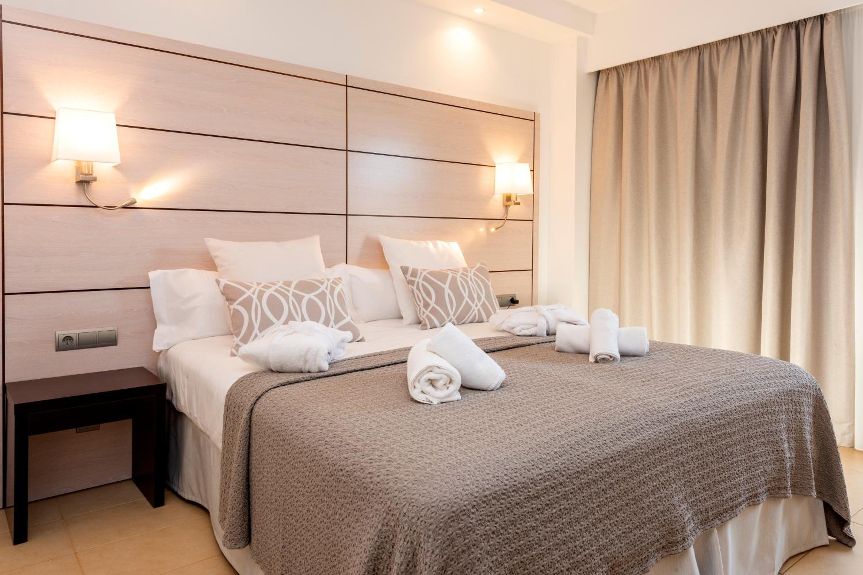 Deluxe Twin Room - Photo 3