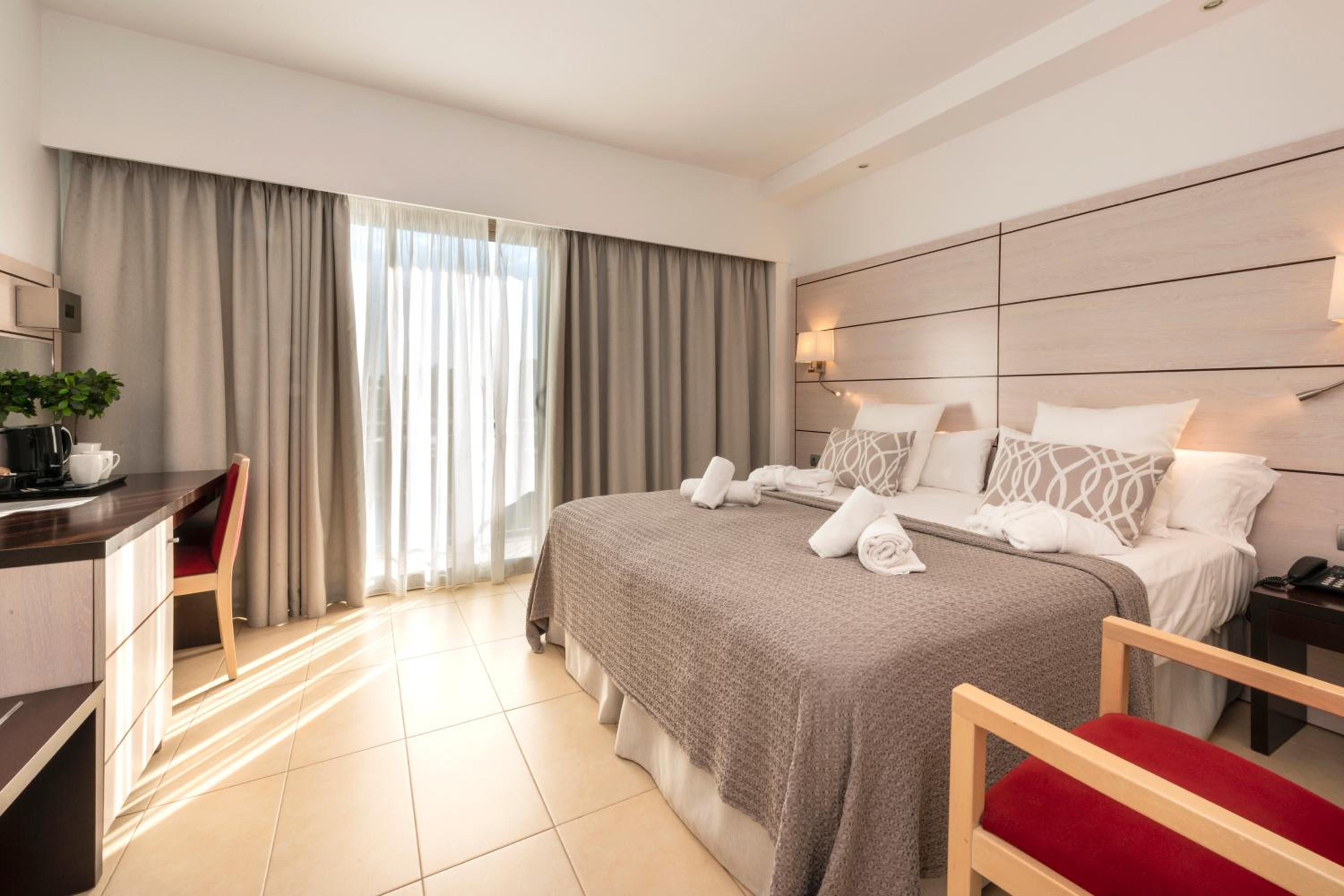 Deluxe Twin Room - Photo 6