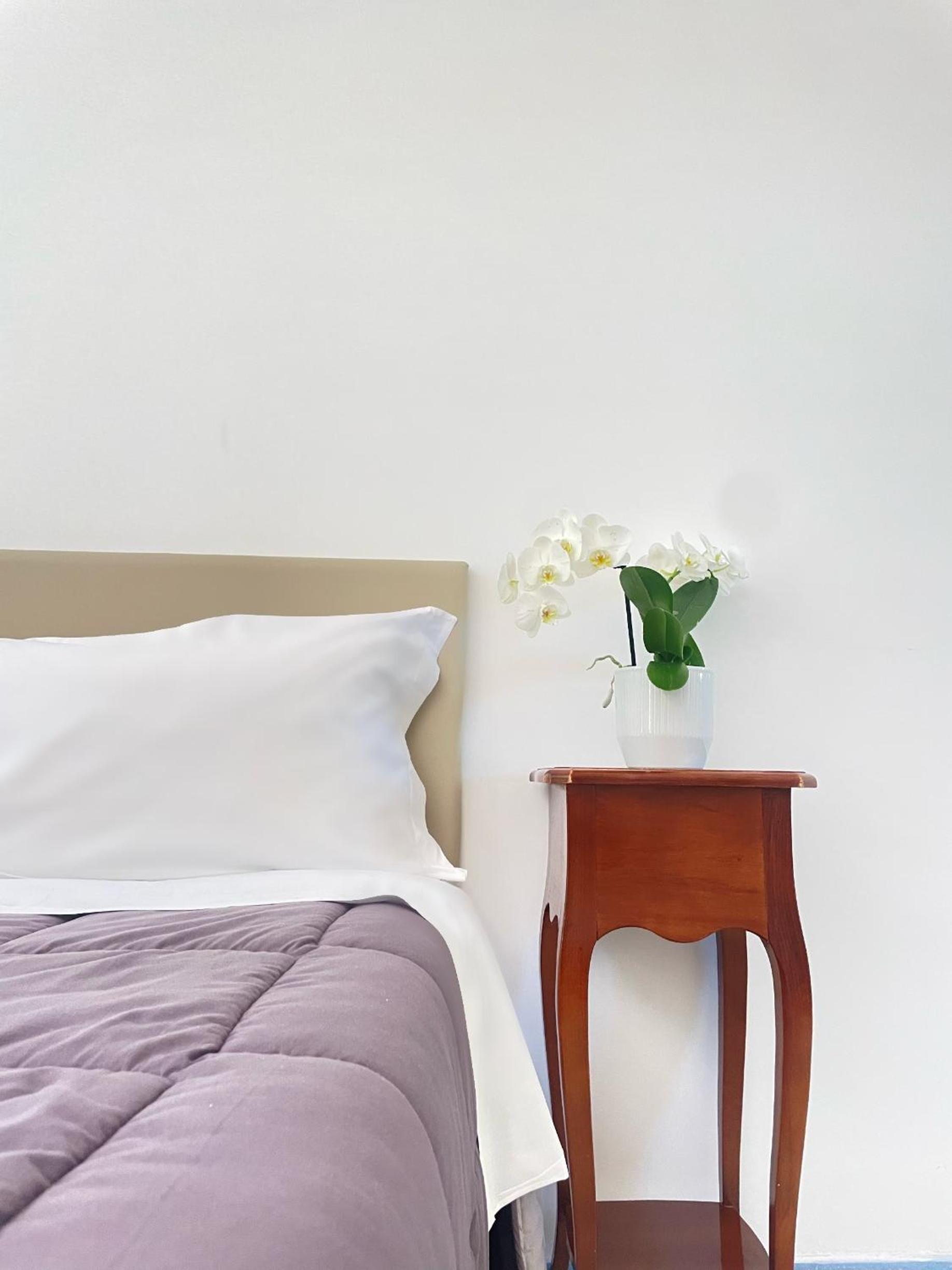 Double or Twin Room with Sea View - Photo 5