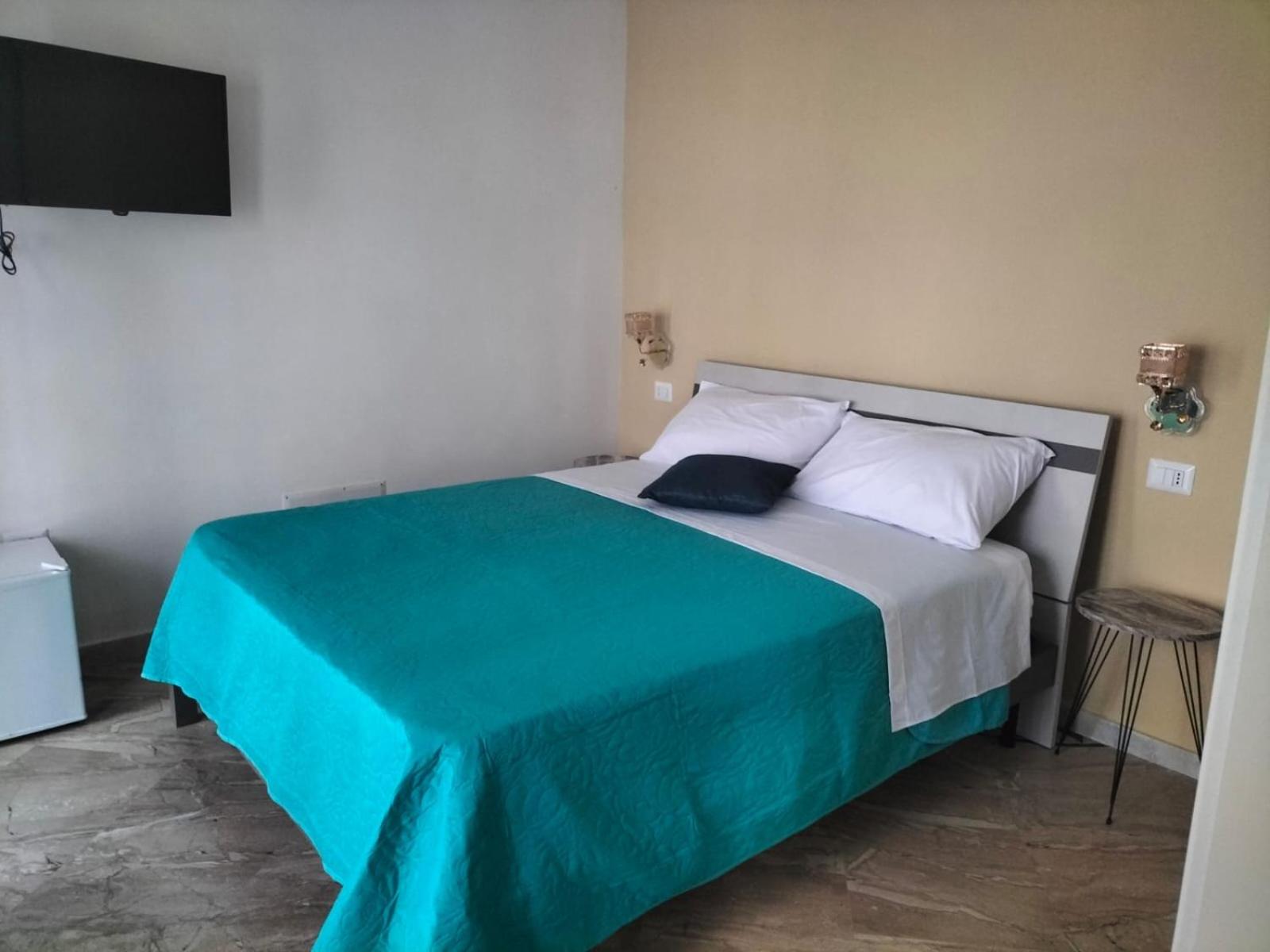 Double Room with Private Bathroom photo 2