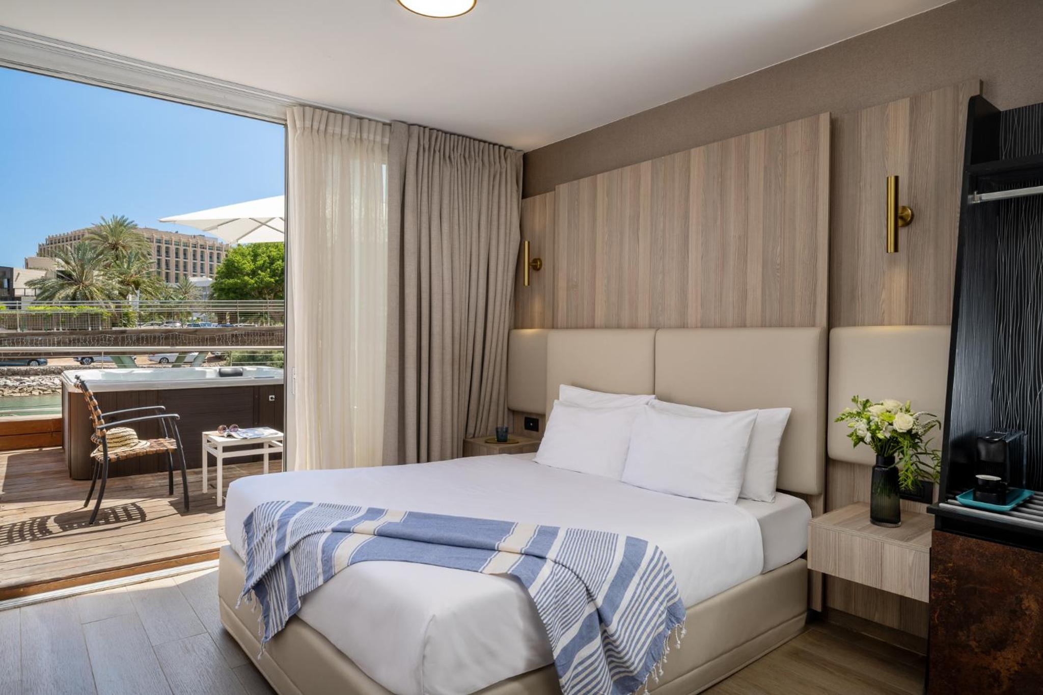 Double Room with Spa Bath photo 1