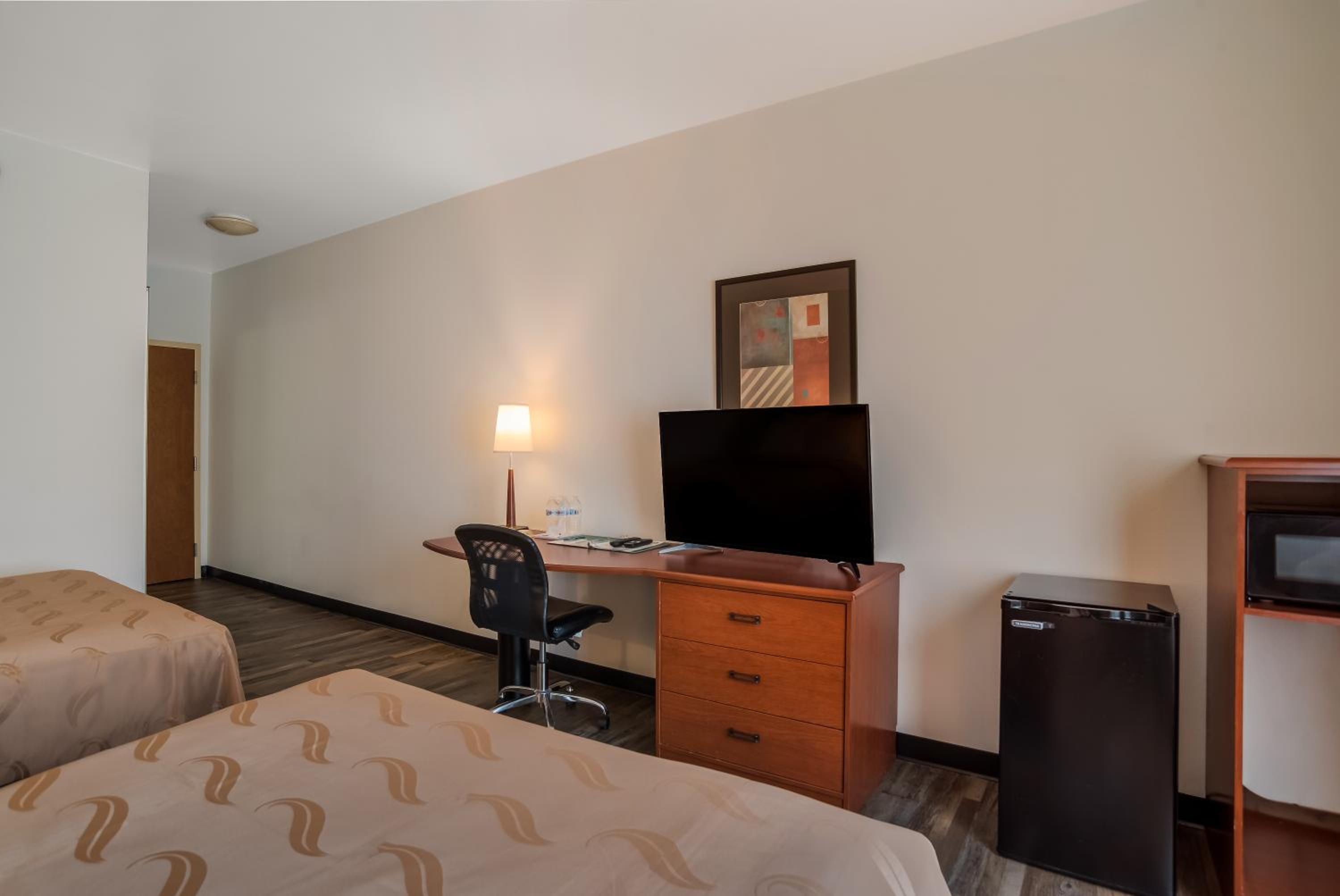 Queen Room with Two Queen Beds Ground Floor - Accessible/Non-Smoking - Photo 1
