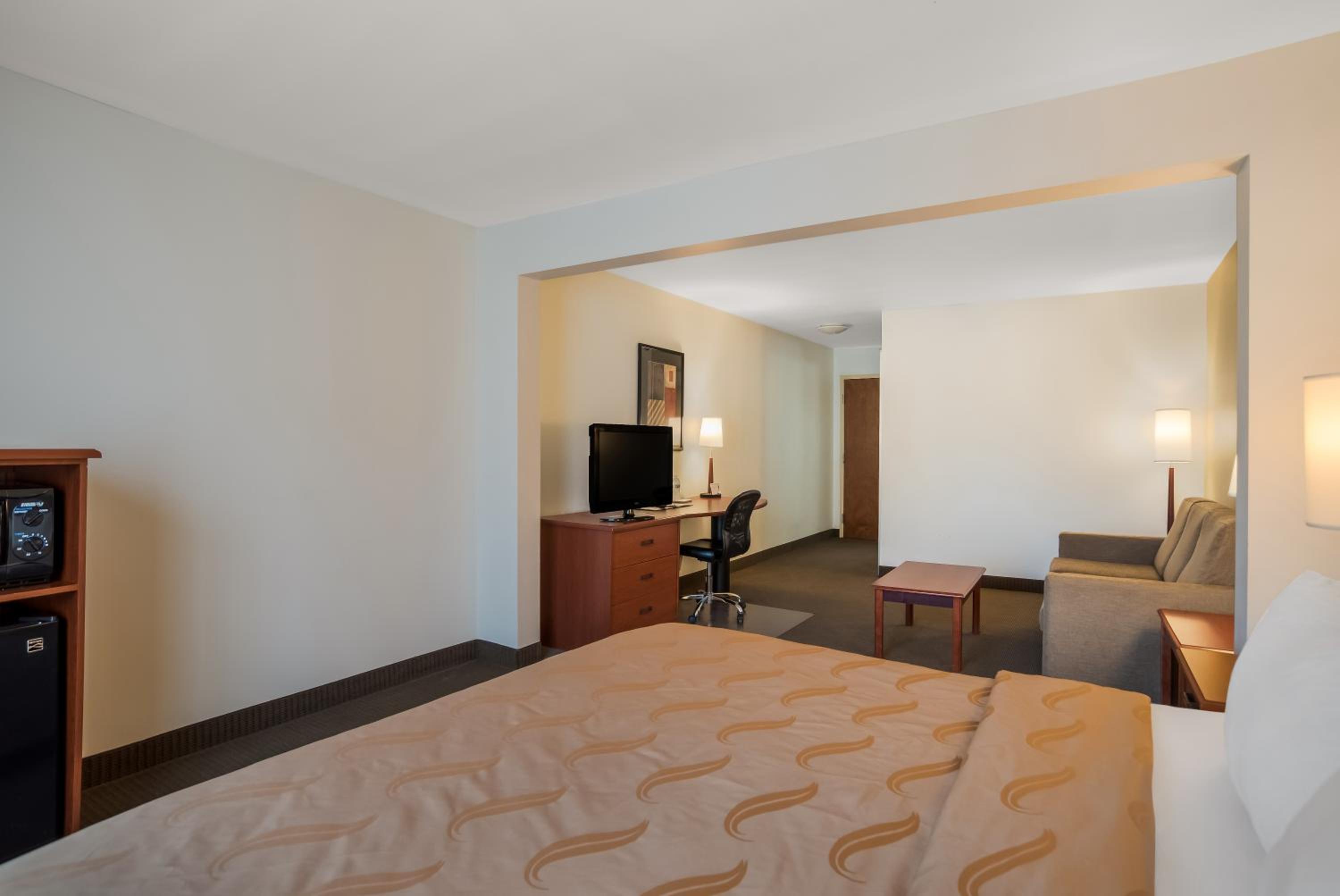 King Suite - Accessible/Non-Smoking - Photo 1