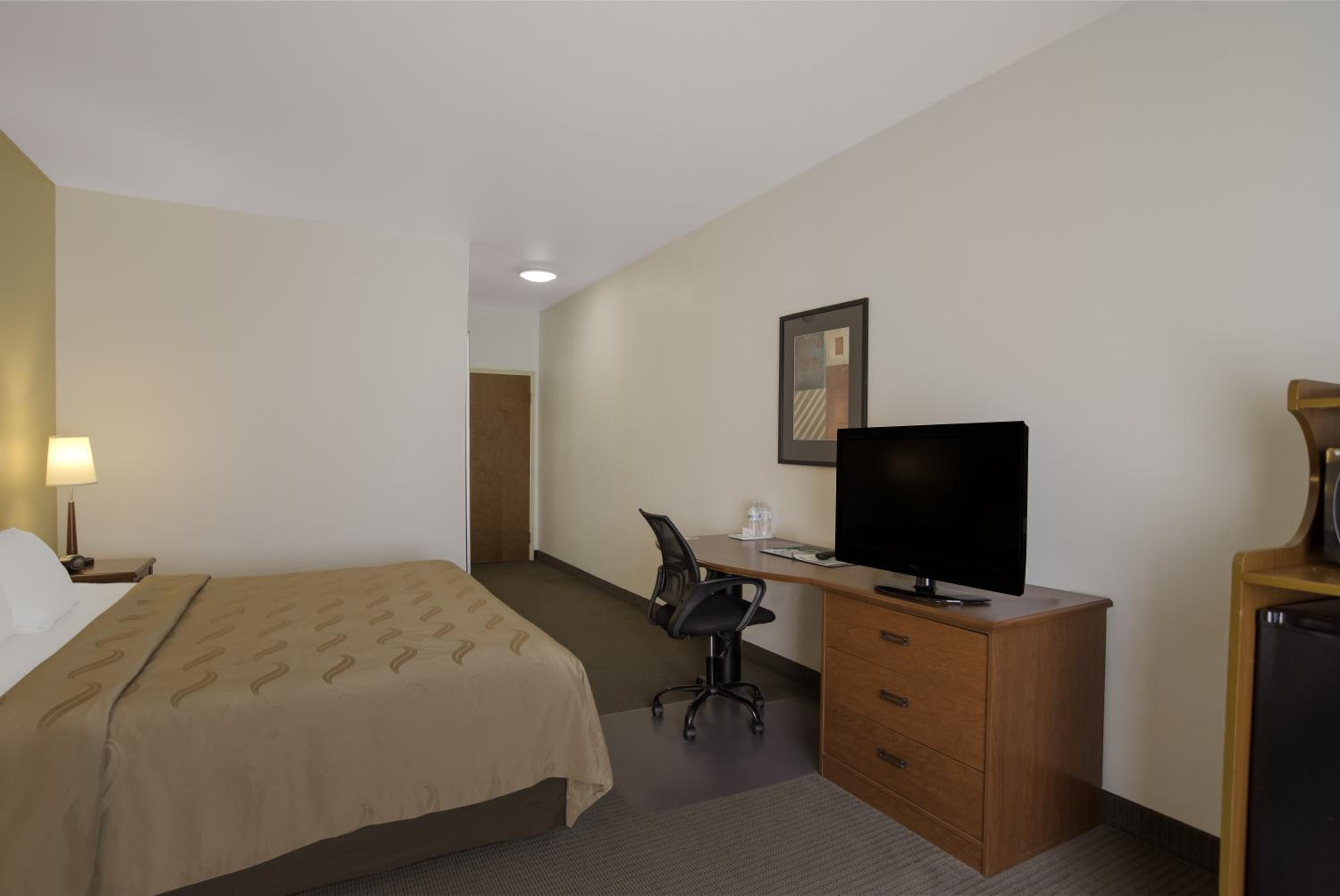 King Room - Non-Smoking - Photo 2