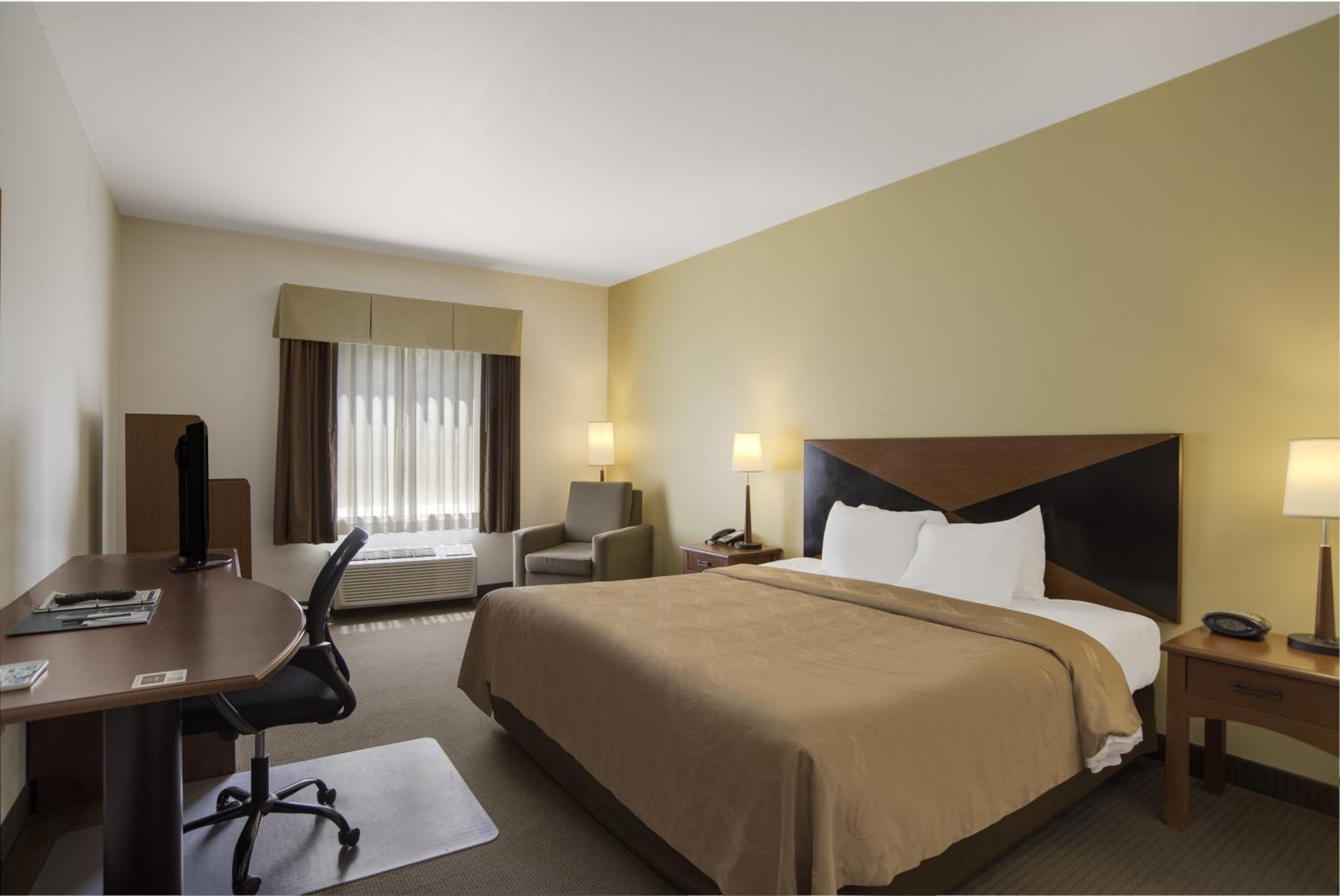 King Room - Non-Smoking - Photo 3