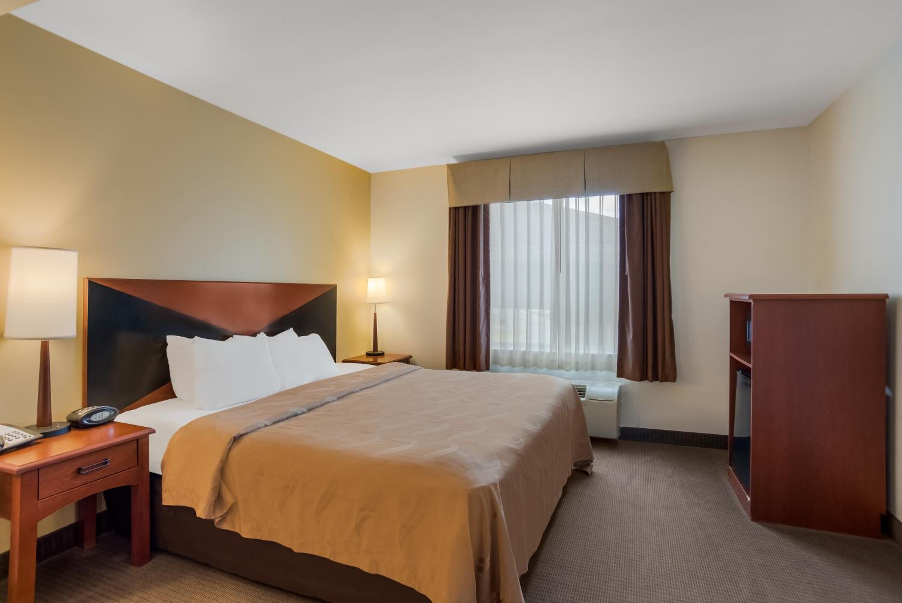 King Suite - Accessible/Non-Smoking - Photo 2