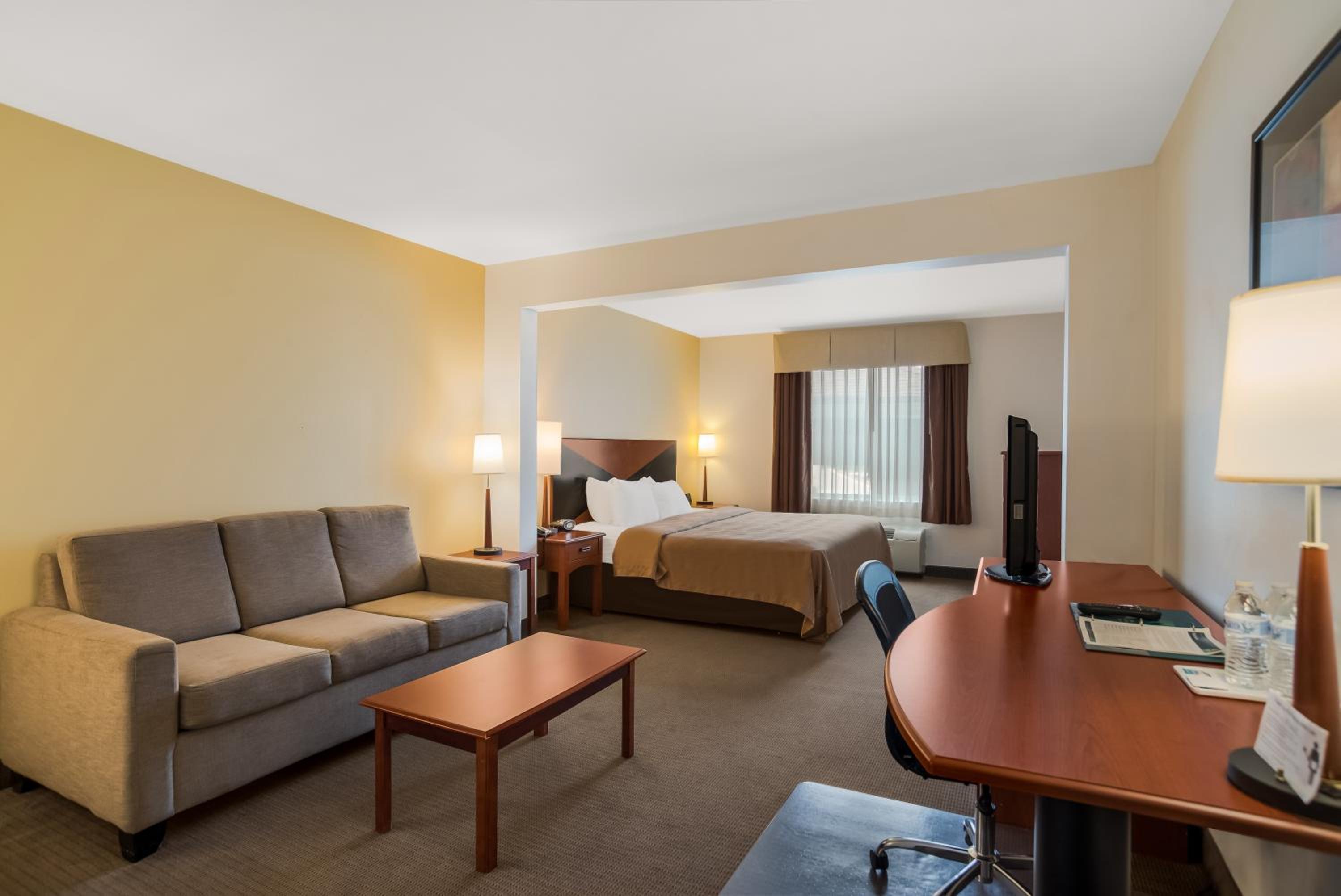 King Suite - Accessible/Non-Smoking - Photo 3