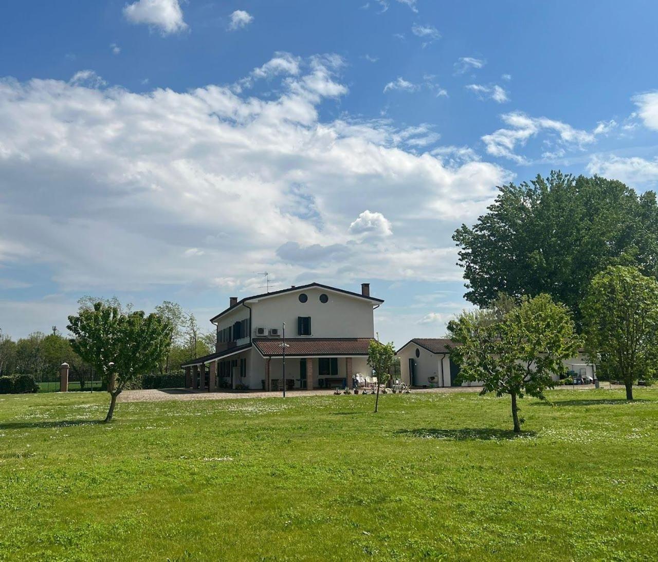 Villa photo 2