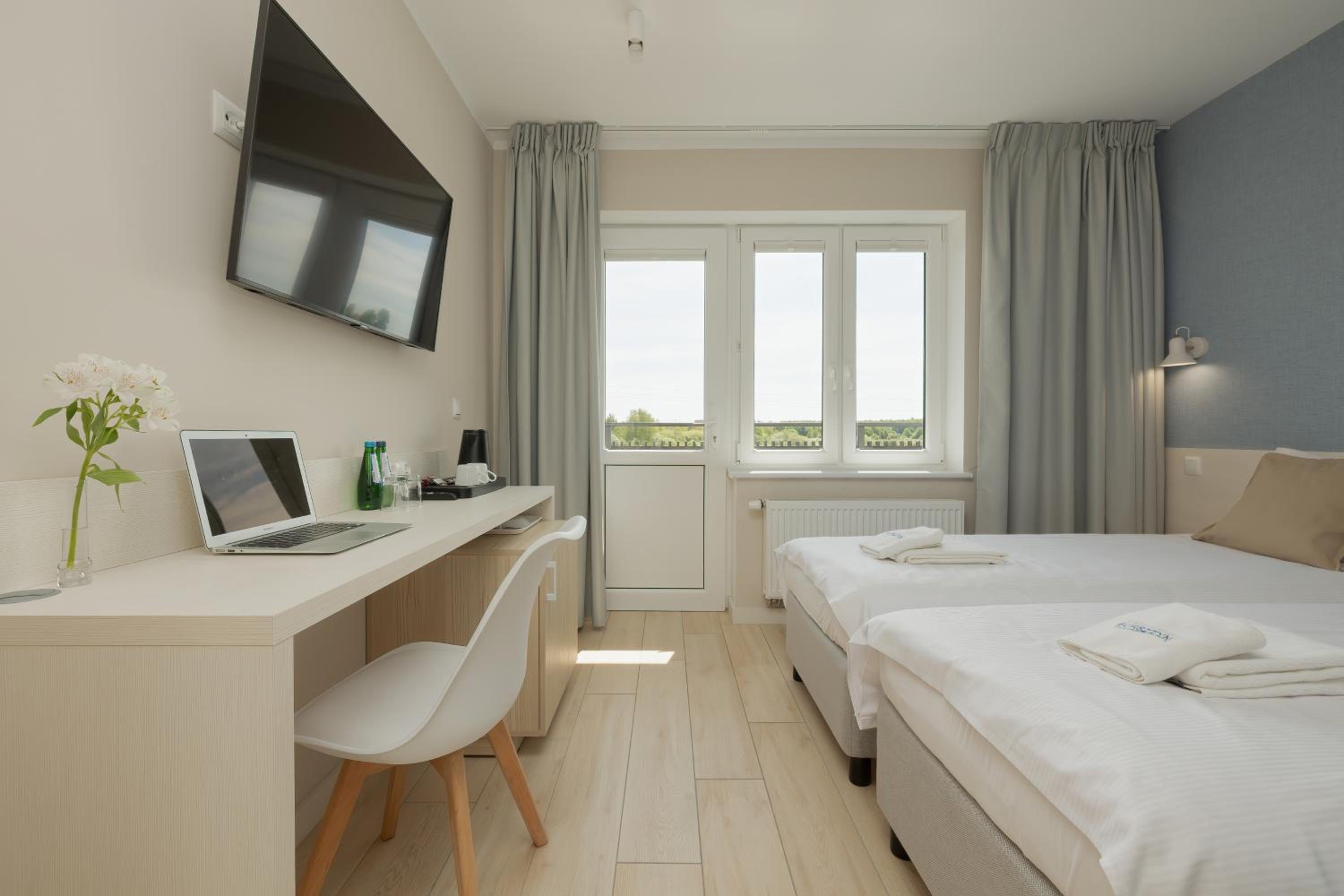 Double or Twin Room with Bathroom - Photo 5