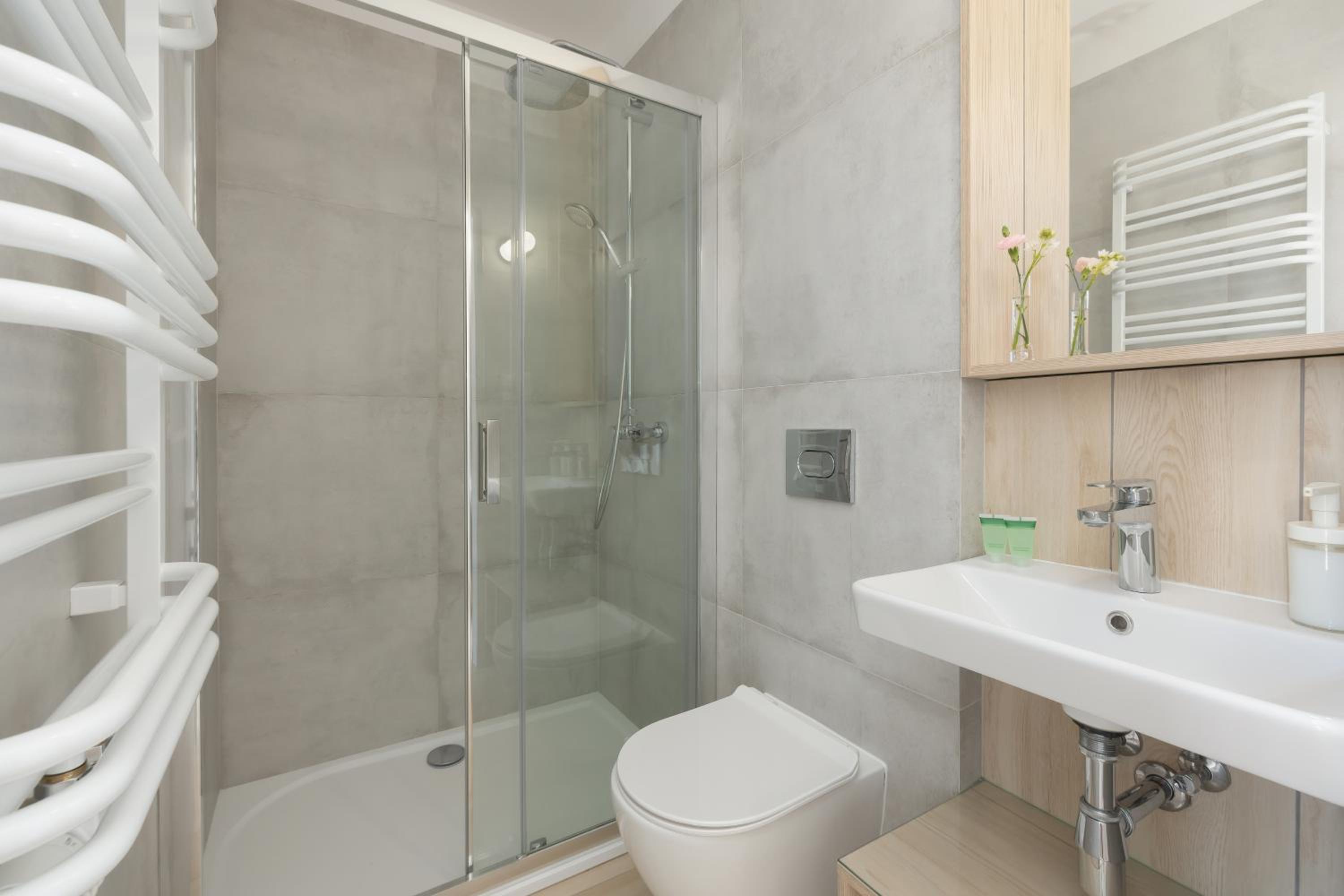 Double or Twin Room with Bathroom - Photo 19