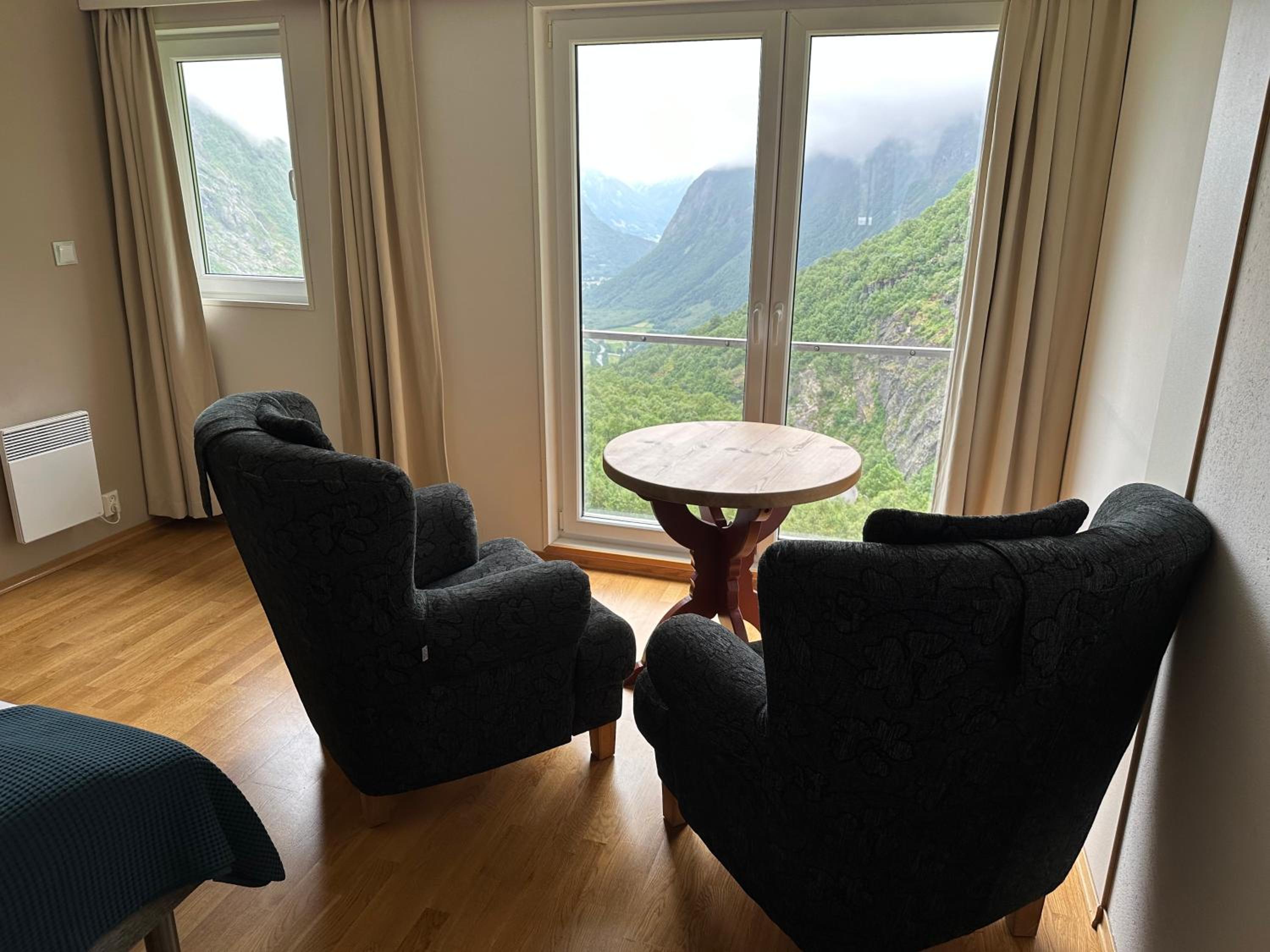 Superior Double or Twin Room with Mountain View photo 2
