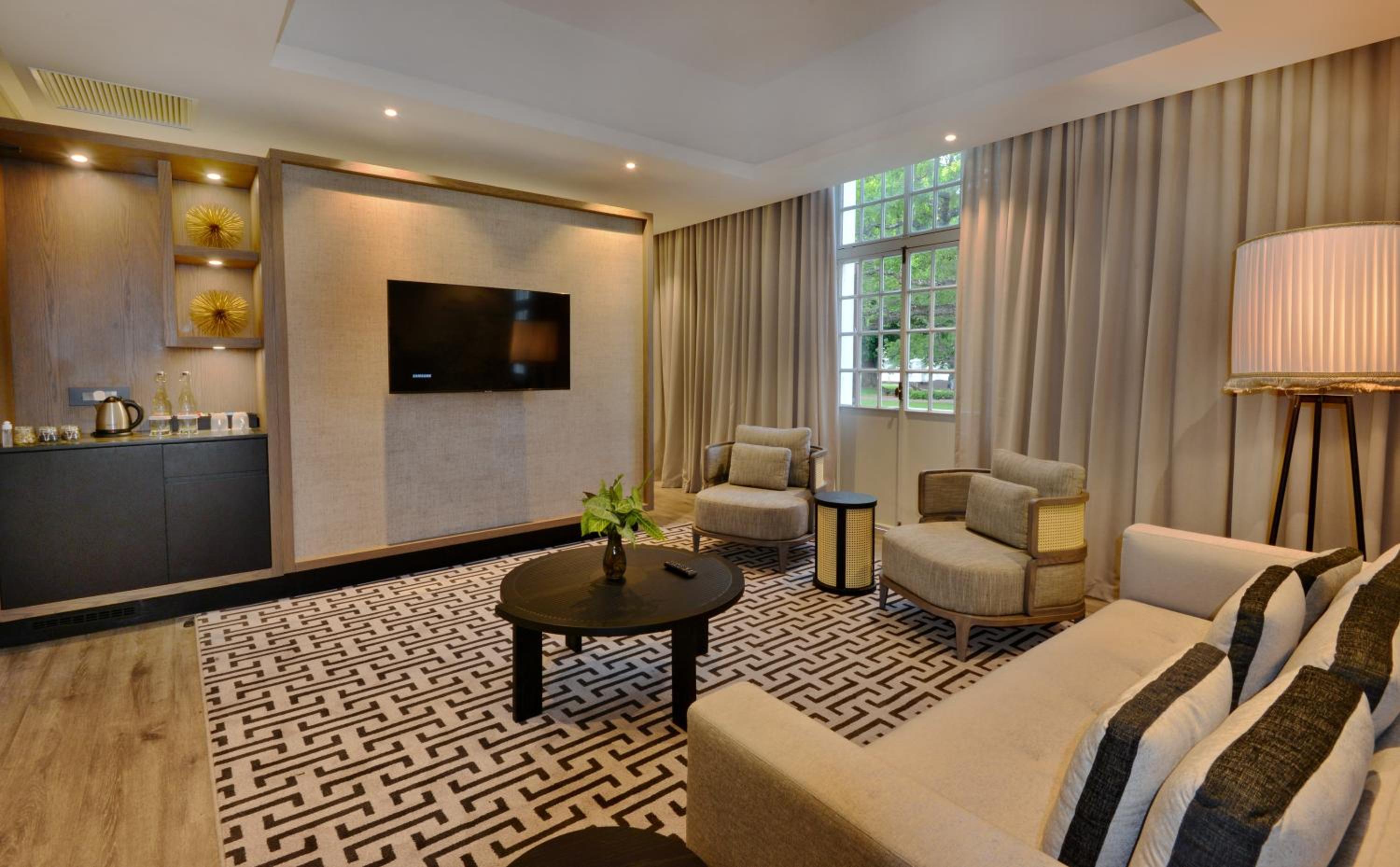 Deluxe Suite photo 2