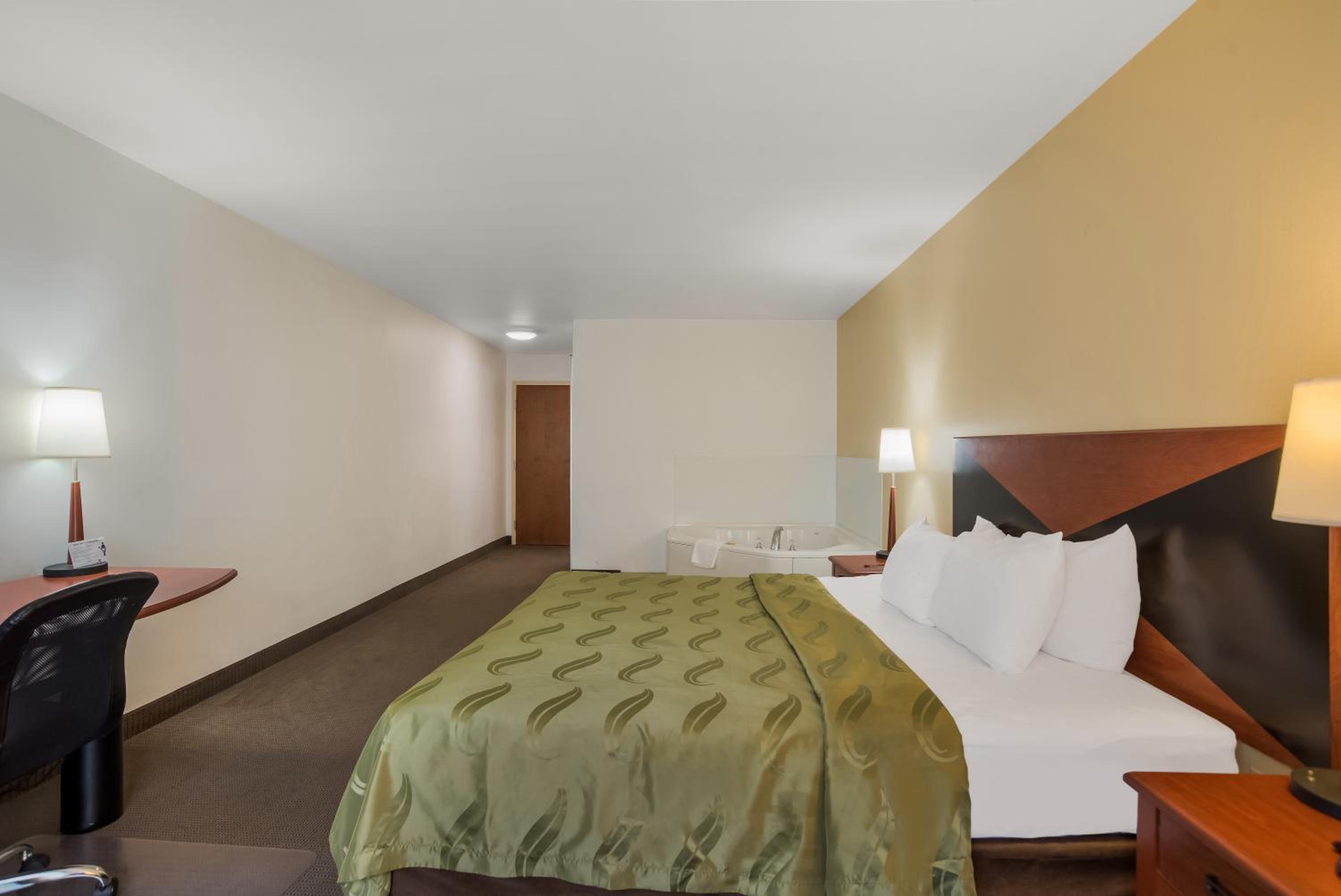 King Room - Accessible/Non-Smoking - Photo 3